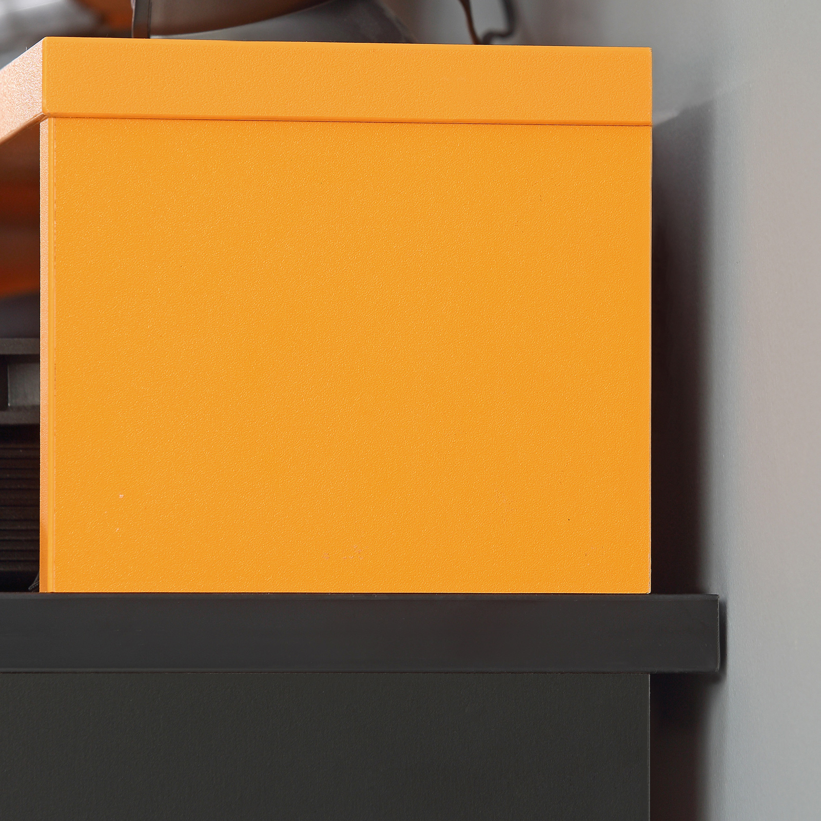 Schreibtisch - schwarz-orange - Ablageflächen - 160 cm breit