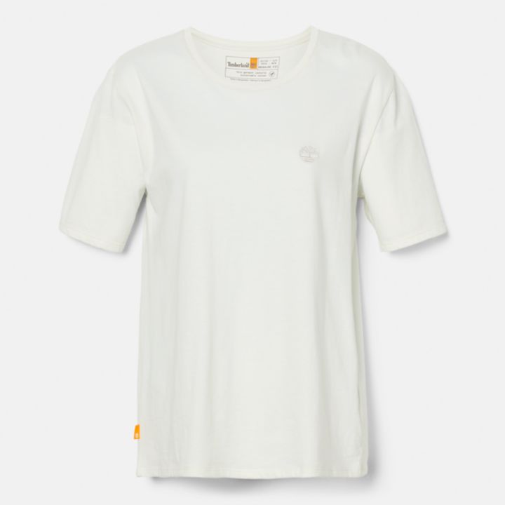 Camiseta feminina branca com logo bordado.