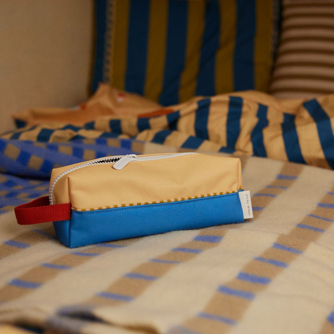 sticky lemon pennenetui colourblocking - sandy yellow - radar blue