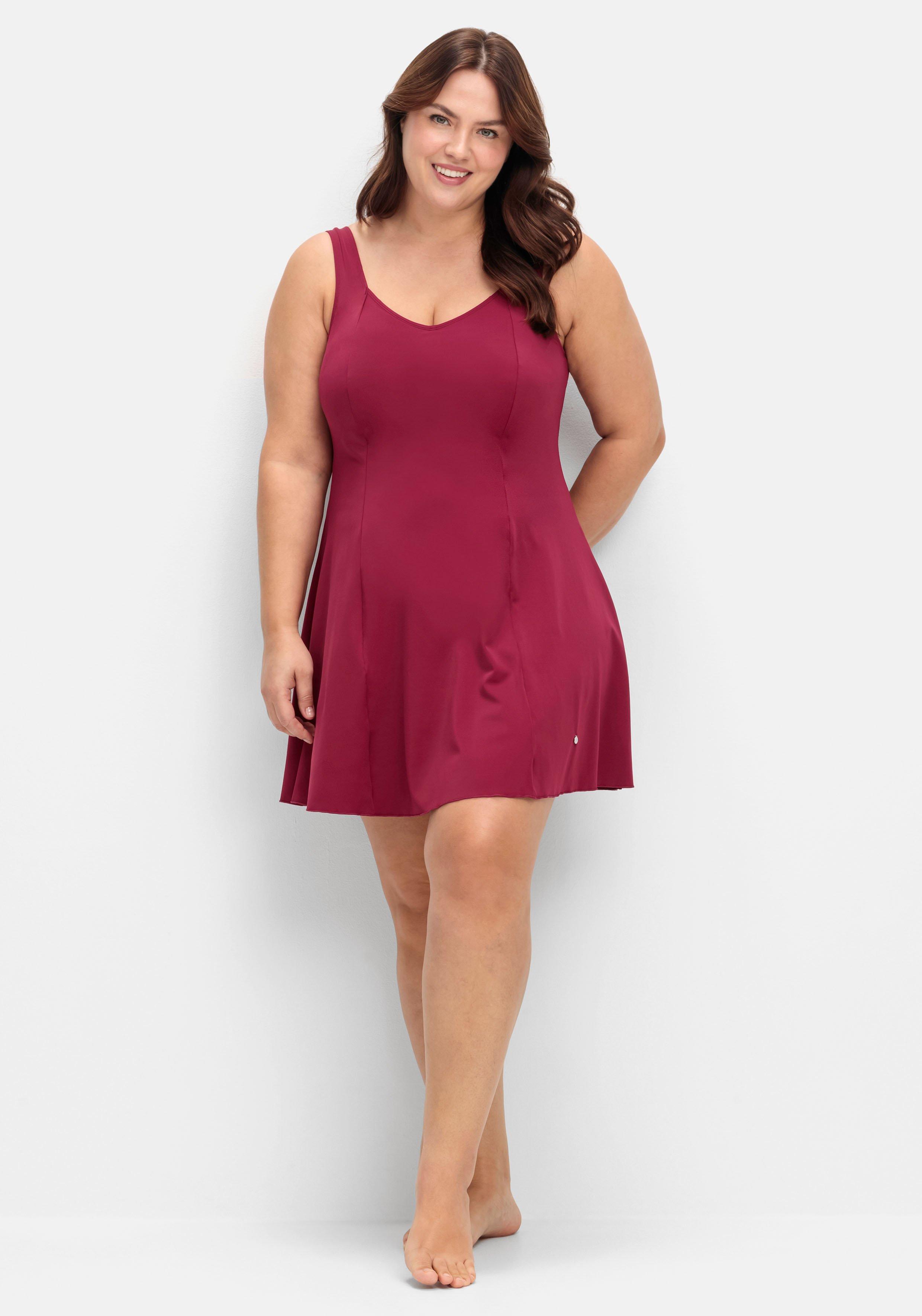 Badekleid mit V-Ausschnitt und integrierter Hose.