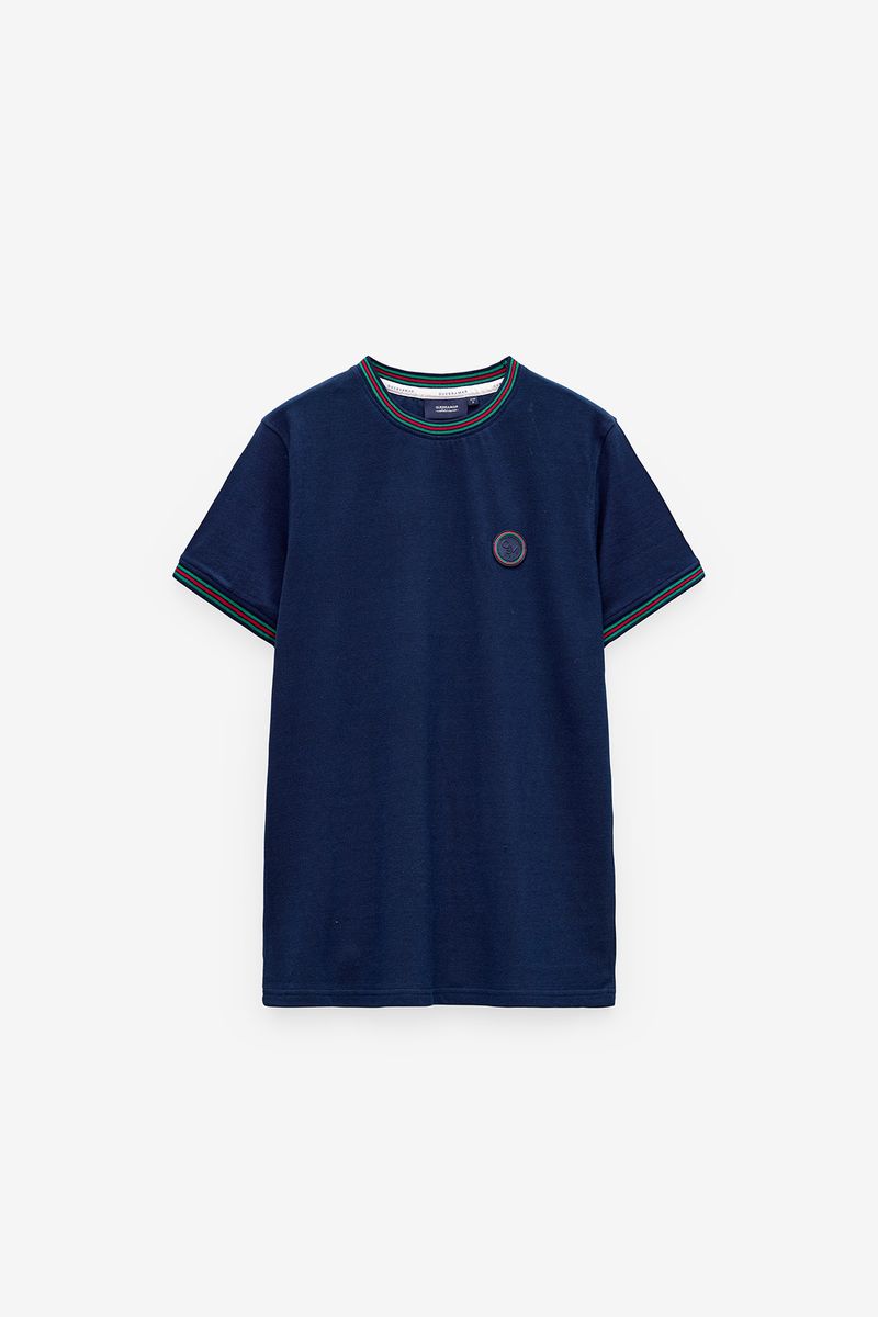 T-SHIRT EM PIQUET COM BADGE