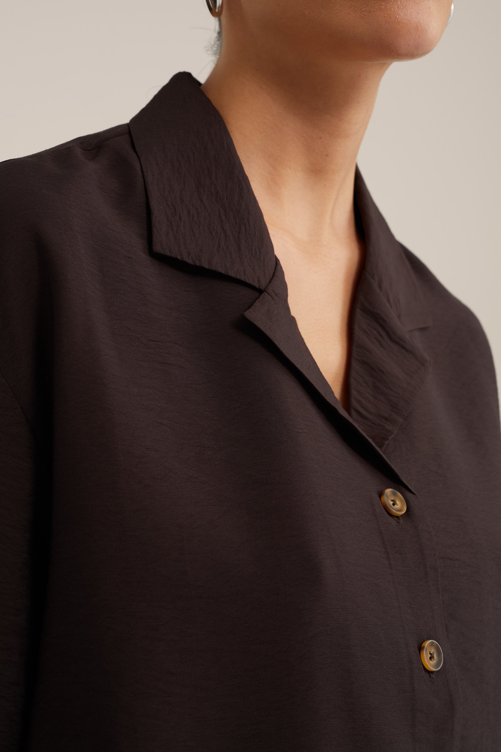 blouse met zijdelook WE Studio Donkerbruin
