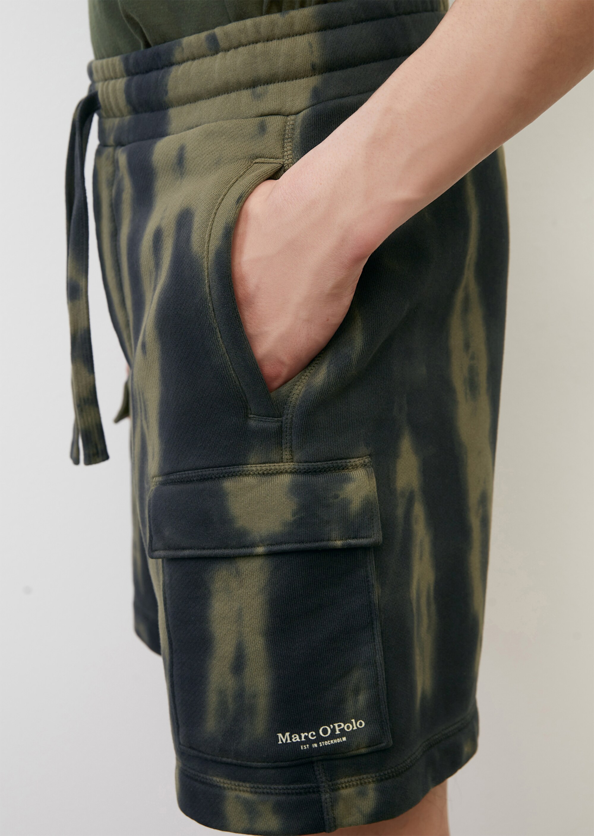 Tie-Dye-Sweatshorts mit Cargo-Taschen