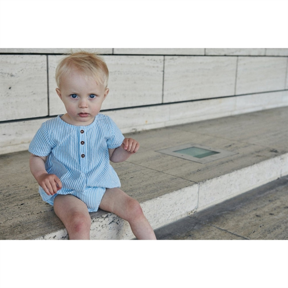 Køb COPENHAGEN COLORS Sky Blue W Cream Stripe Seersucker Romper m. ærmer