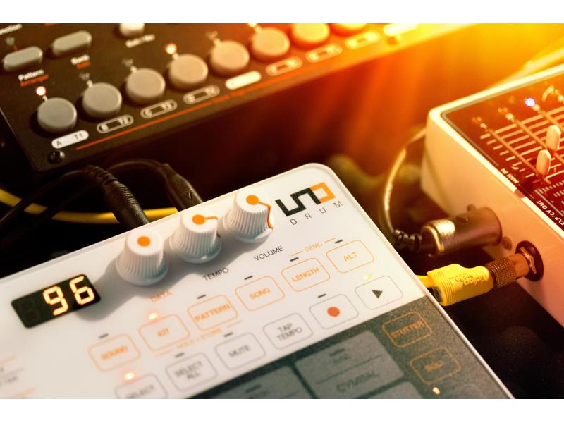 IK Multimedia Drum Machine UNO Drum Analog / PCM Drummaschine