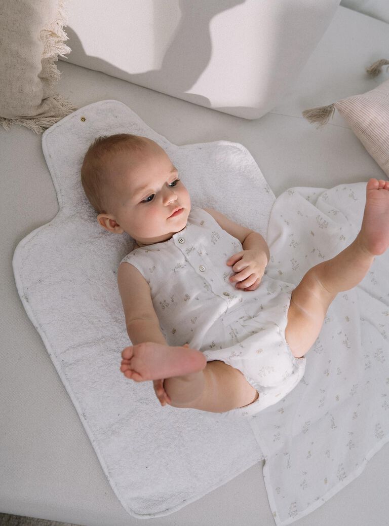 Matelas à langer de voyage vanille pliable et à imprimé animaux