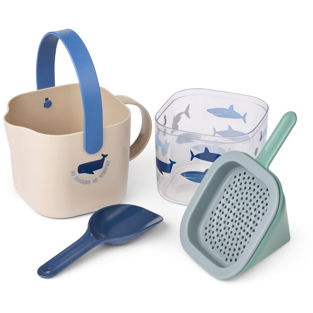 Køb LIEWOOD Shark / Dove Blue Roald Sand Sæt
