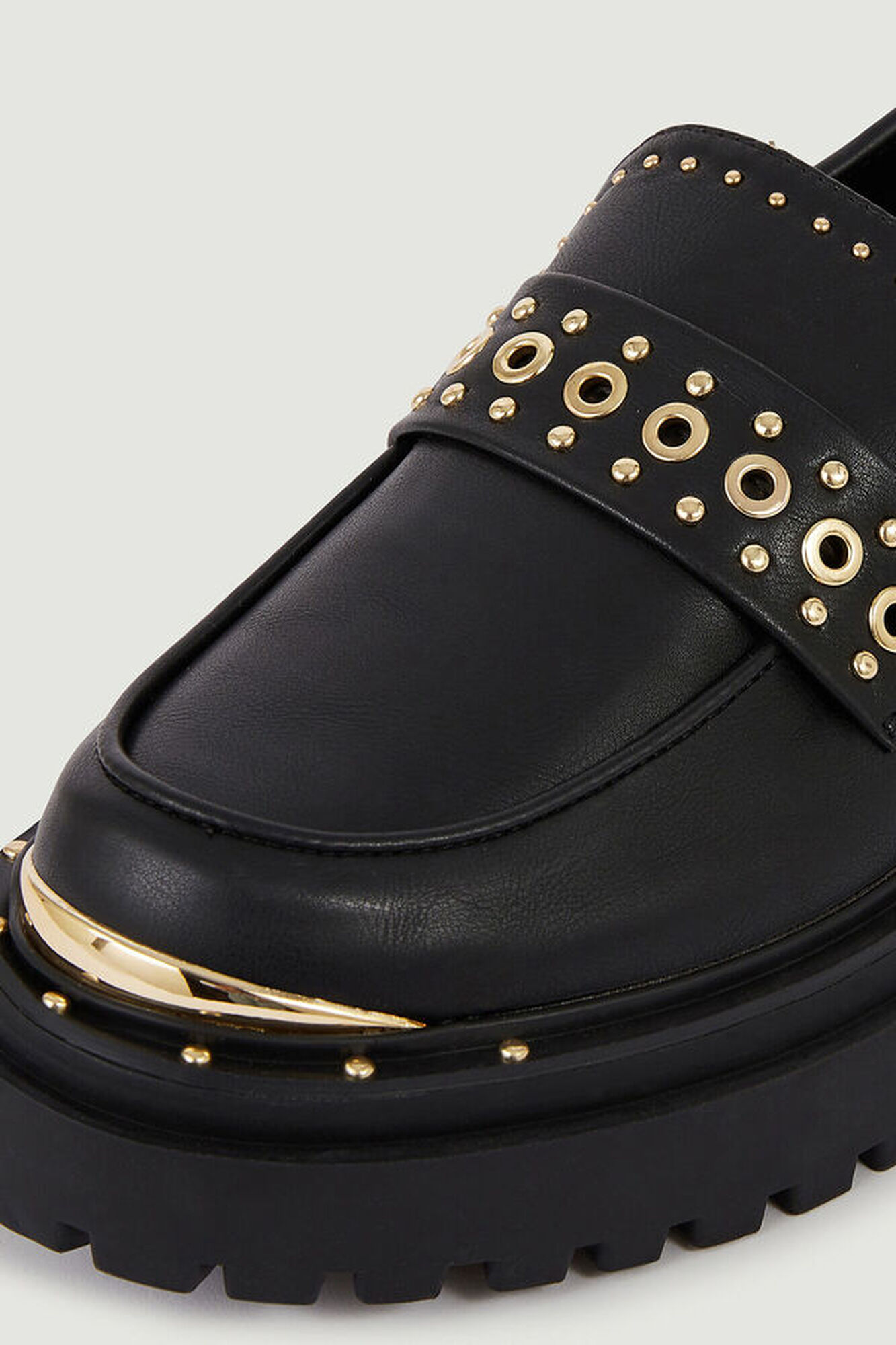 Mocassins de couro sintético com tachas
