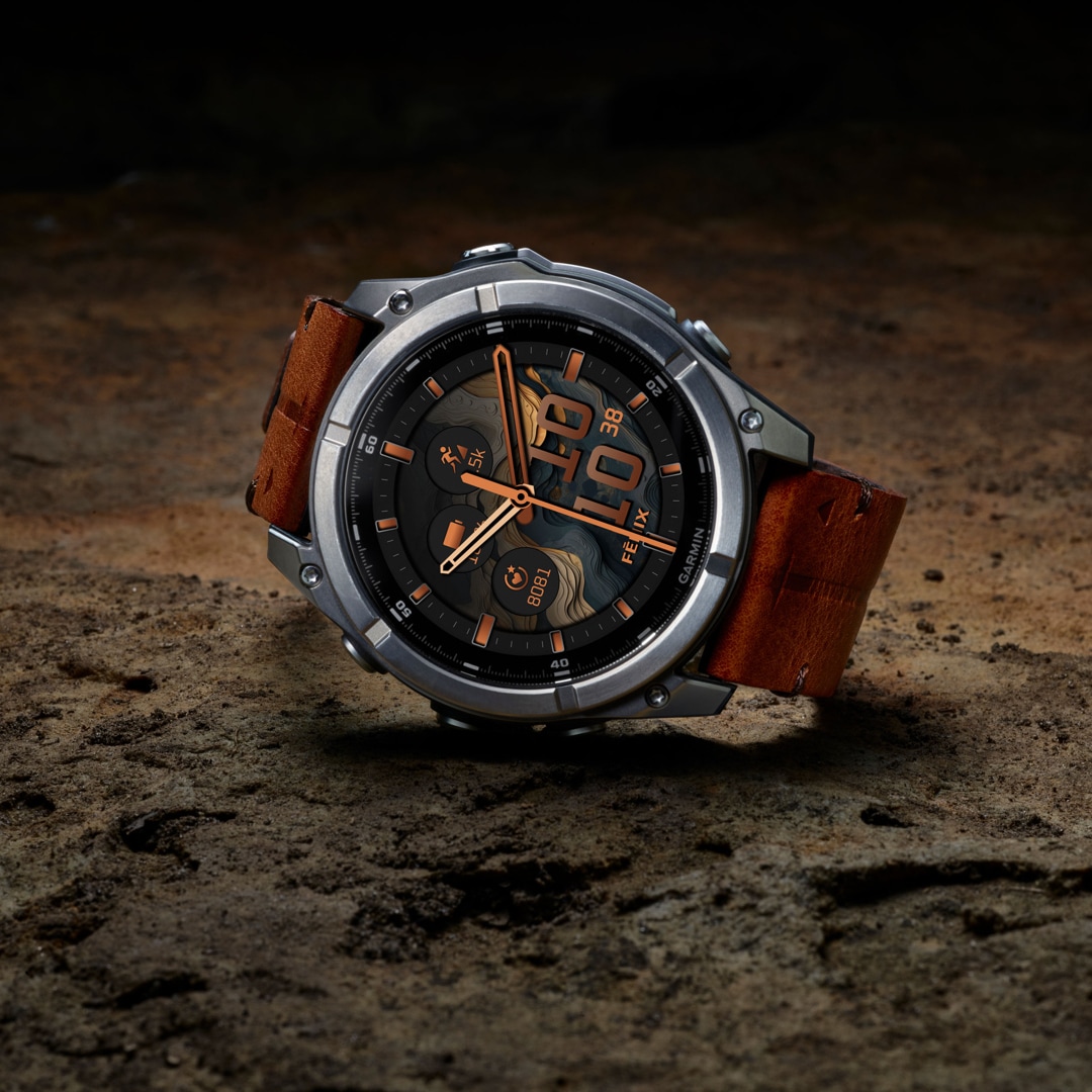Garmin Fenix 8 - 51mm AMOLED Sapphire Graphit / Leder braun