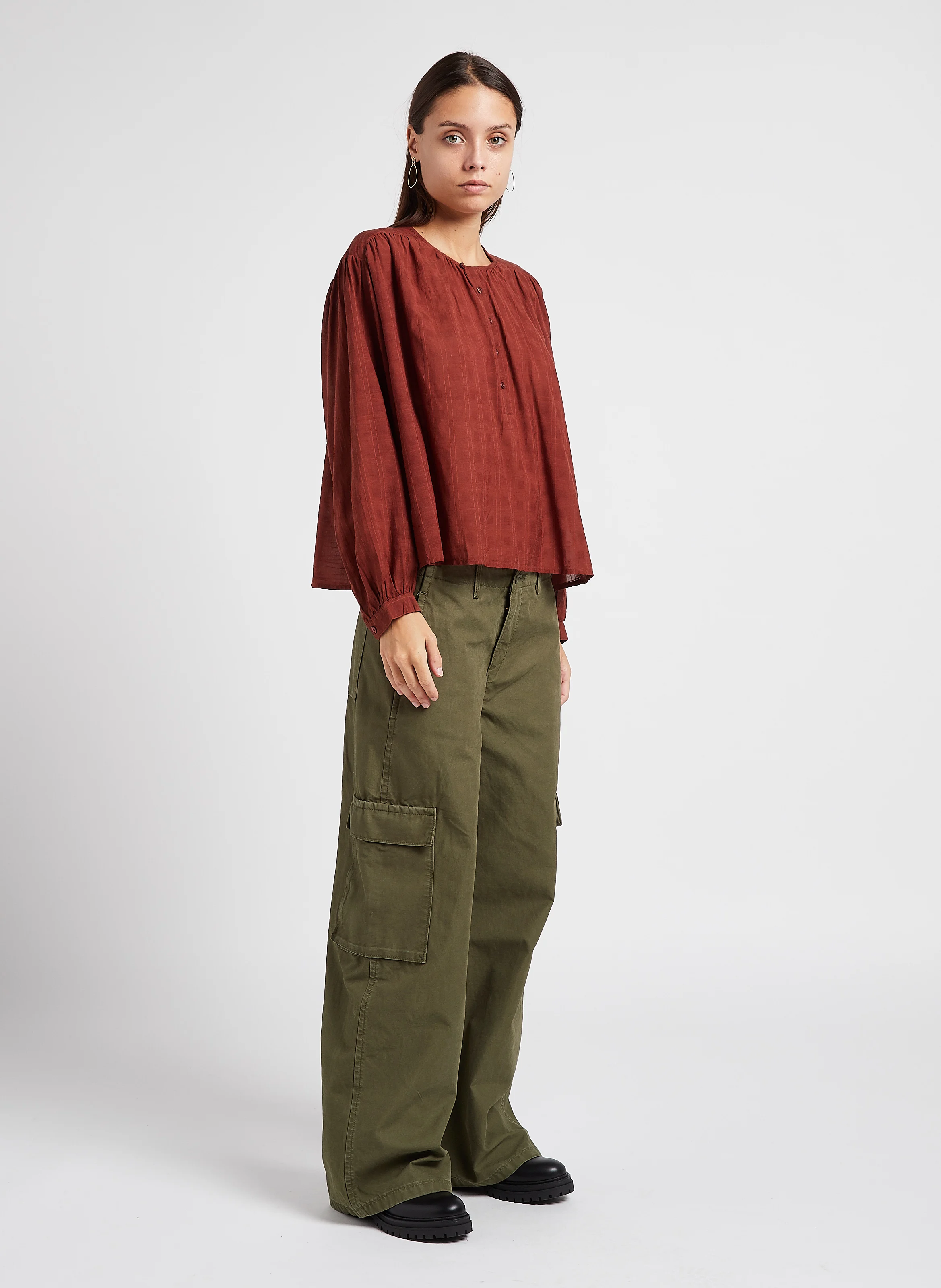 ELINA - Blouse évasée col rond en coton mélangé | Marron