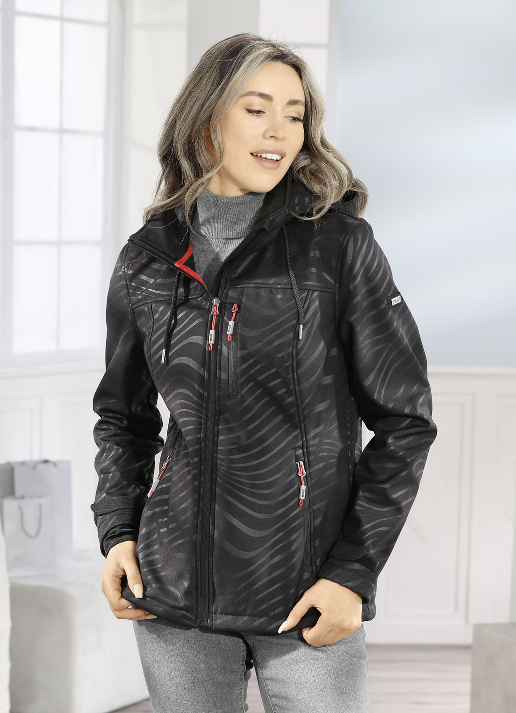 Funktionsjacke mit Regenschild an der Kapuze