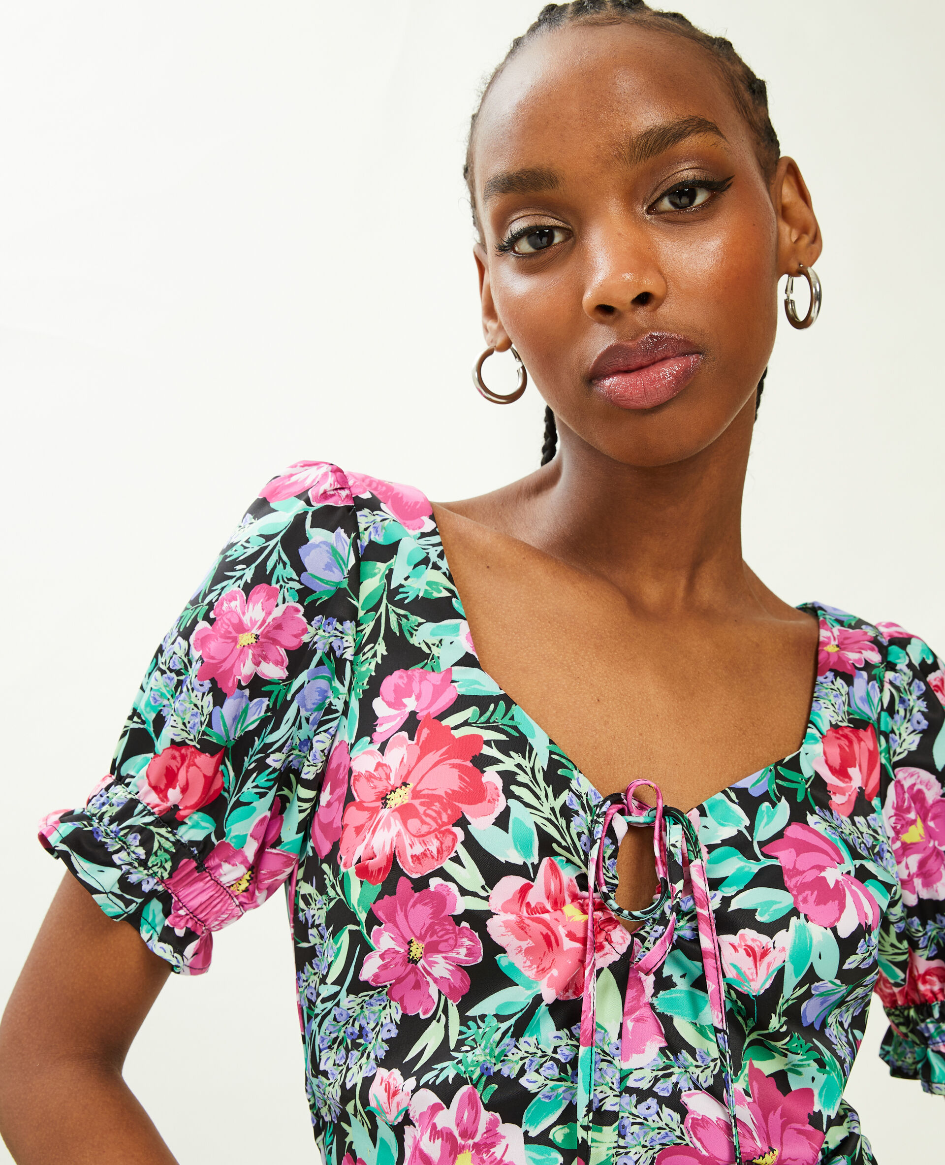 Robe courte en satin avec fronces - Noir