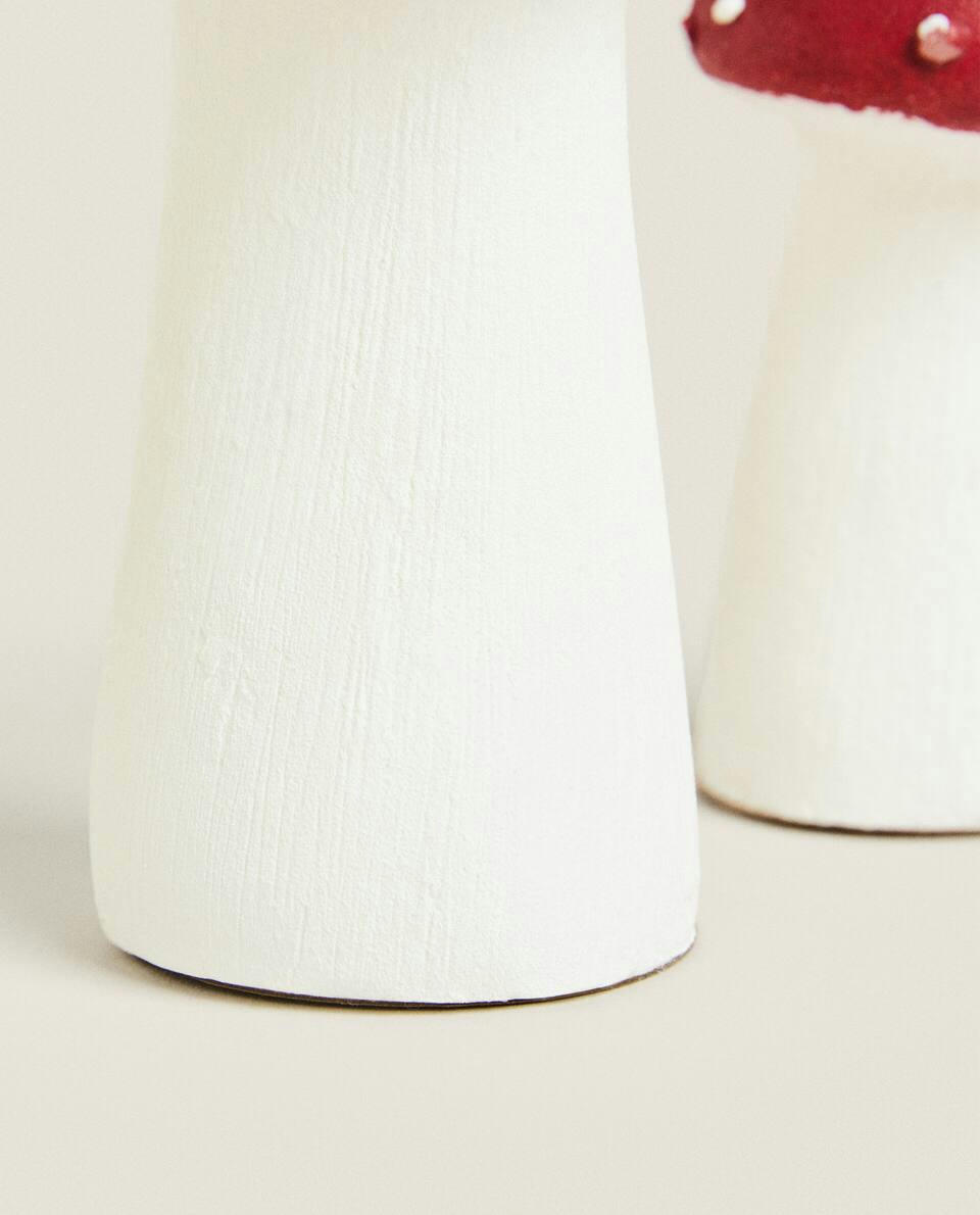 VELA DECORATIVA DE NATAL EM FORMATO DE COGUMELO