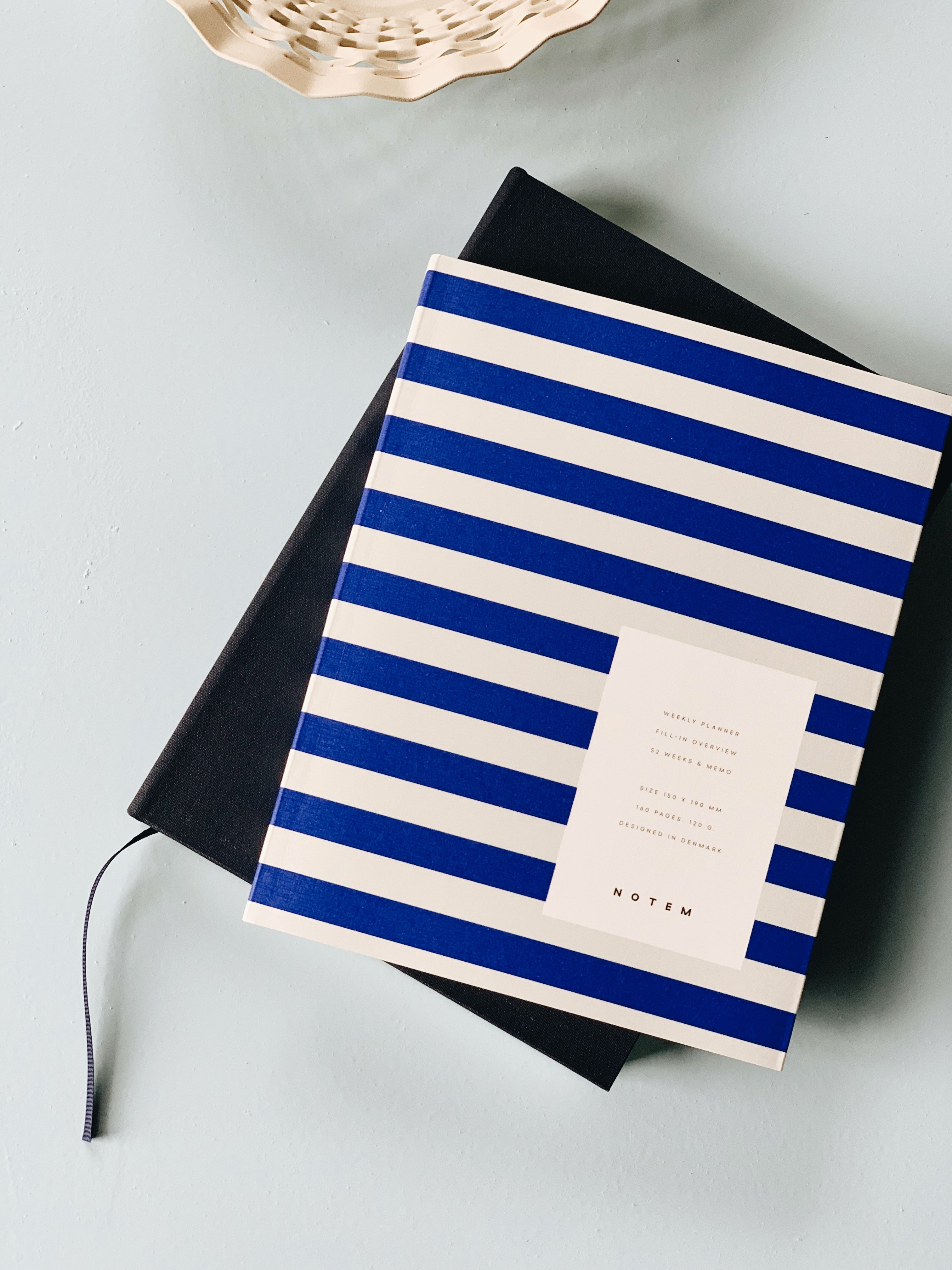 Notem  UMA Flat Lay Weekly Planner bog, medium - Bright blue