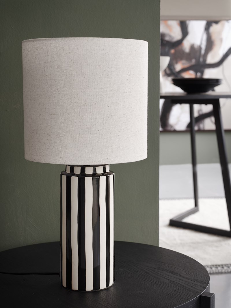 Alma bordlampe Sort og hvit med hvit skjerm E27