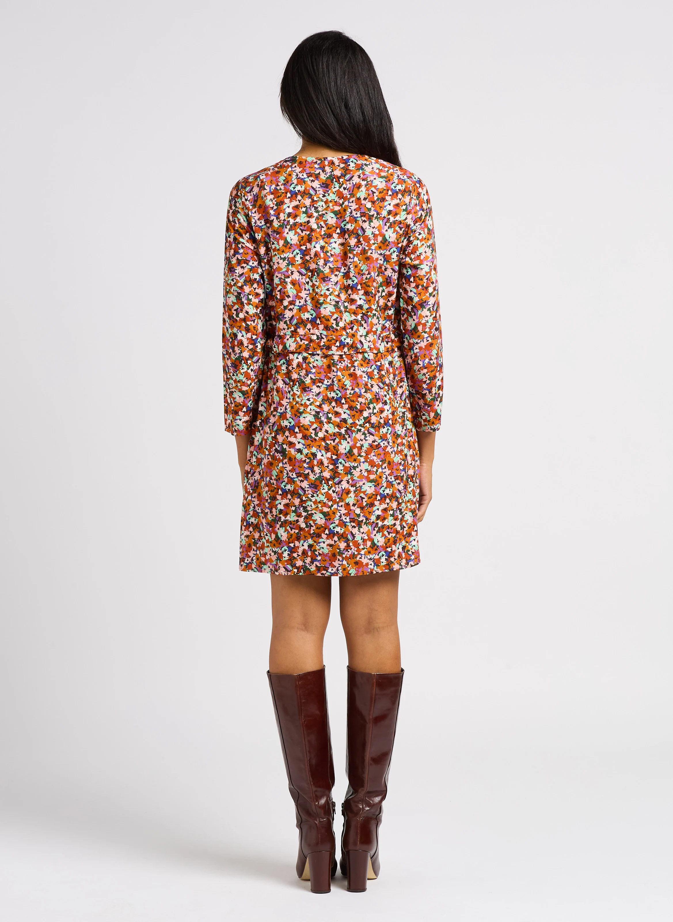 Robe courte droite col V imprimée | Marron
