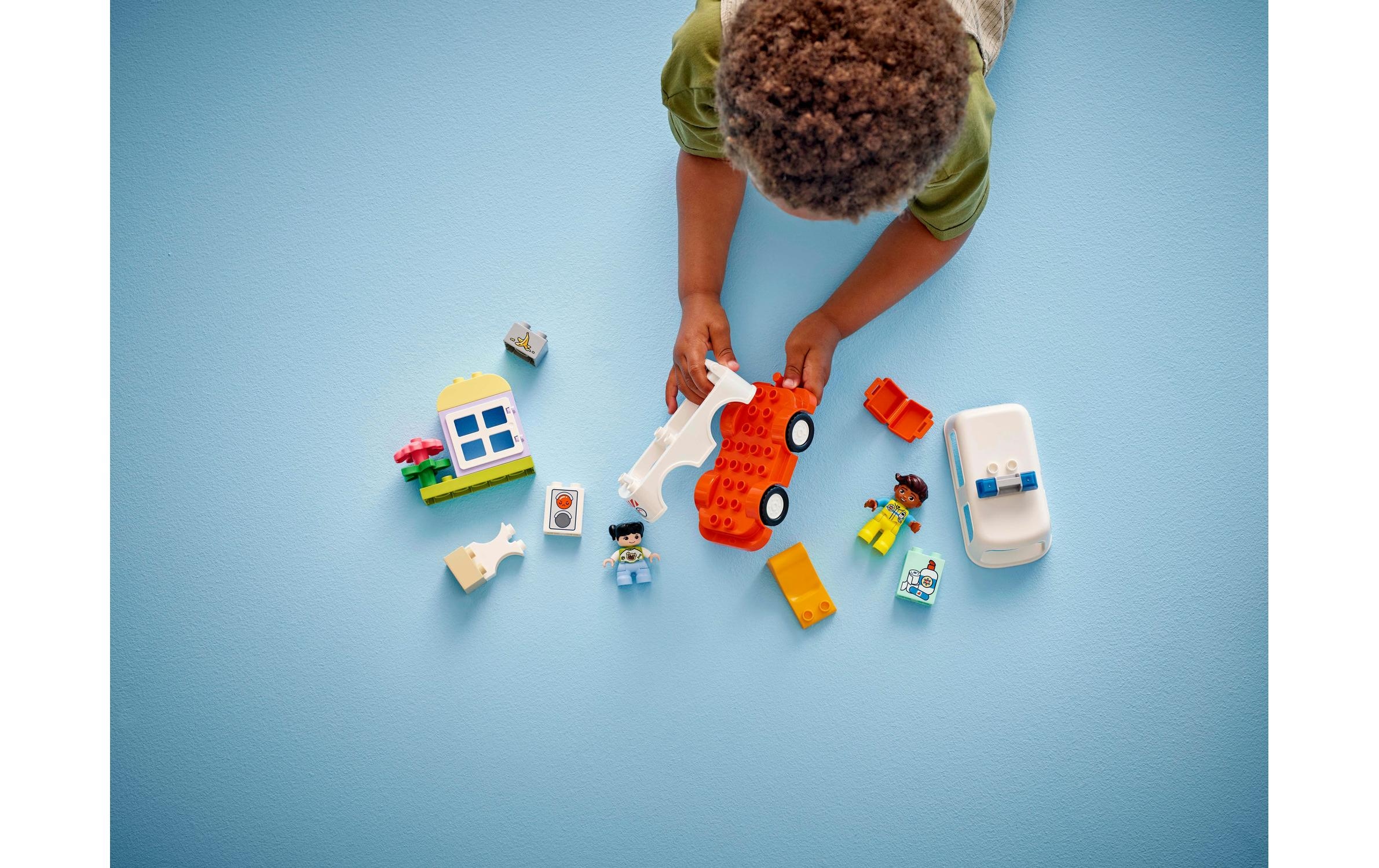 LEGO® Spielbausteine »DUPLO® Rettungswagen mit Fahrer 10447«