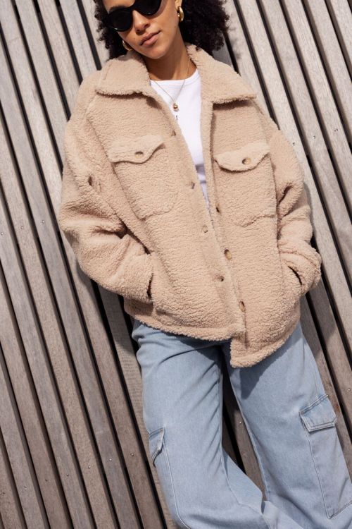 Beige teddy jasje met zakken