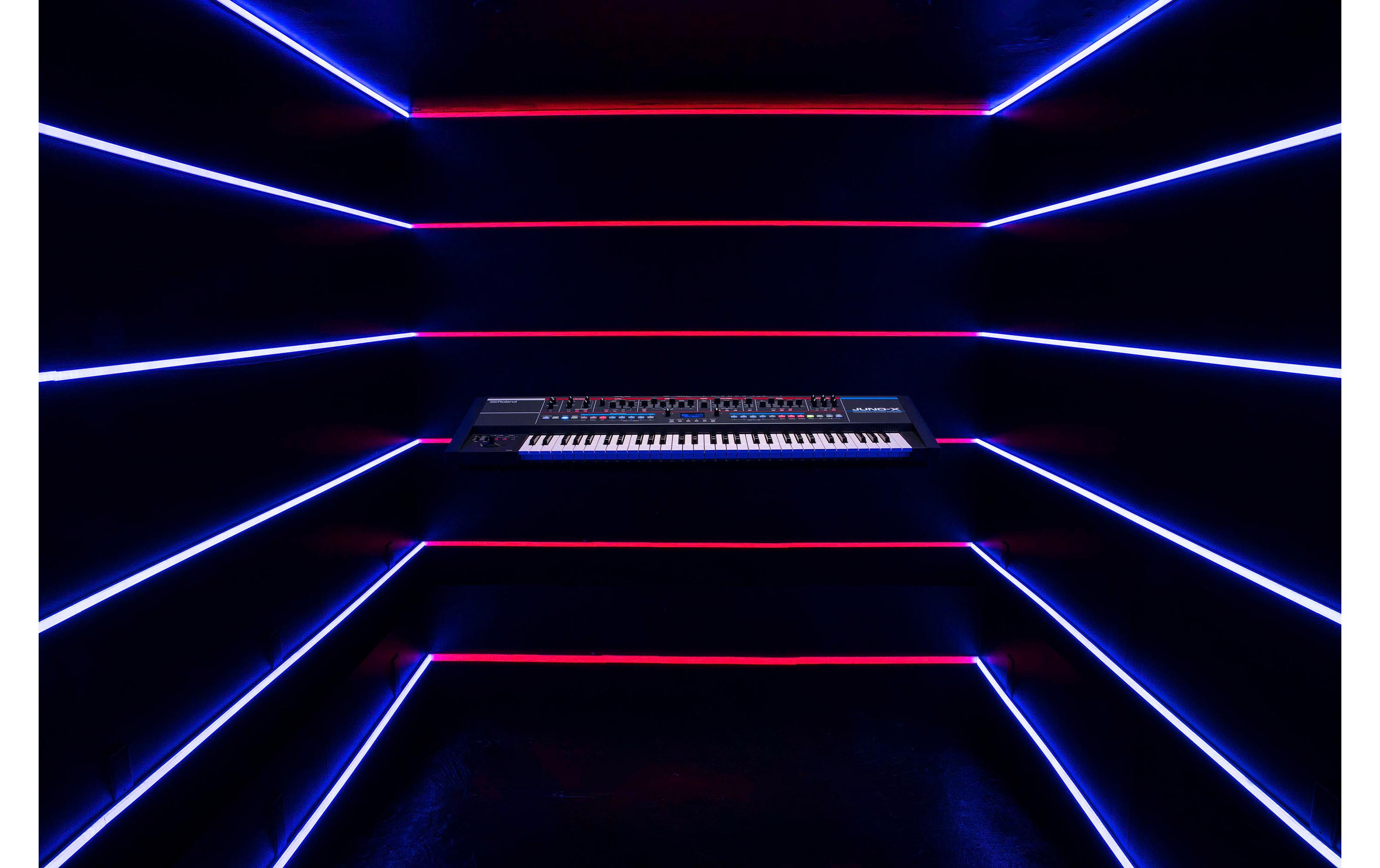 Synthesizer JUNO-X<br>Programmierbarer polyphoner Synthesizer