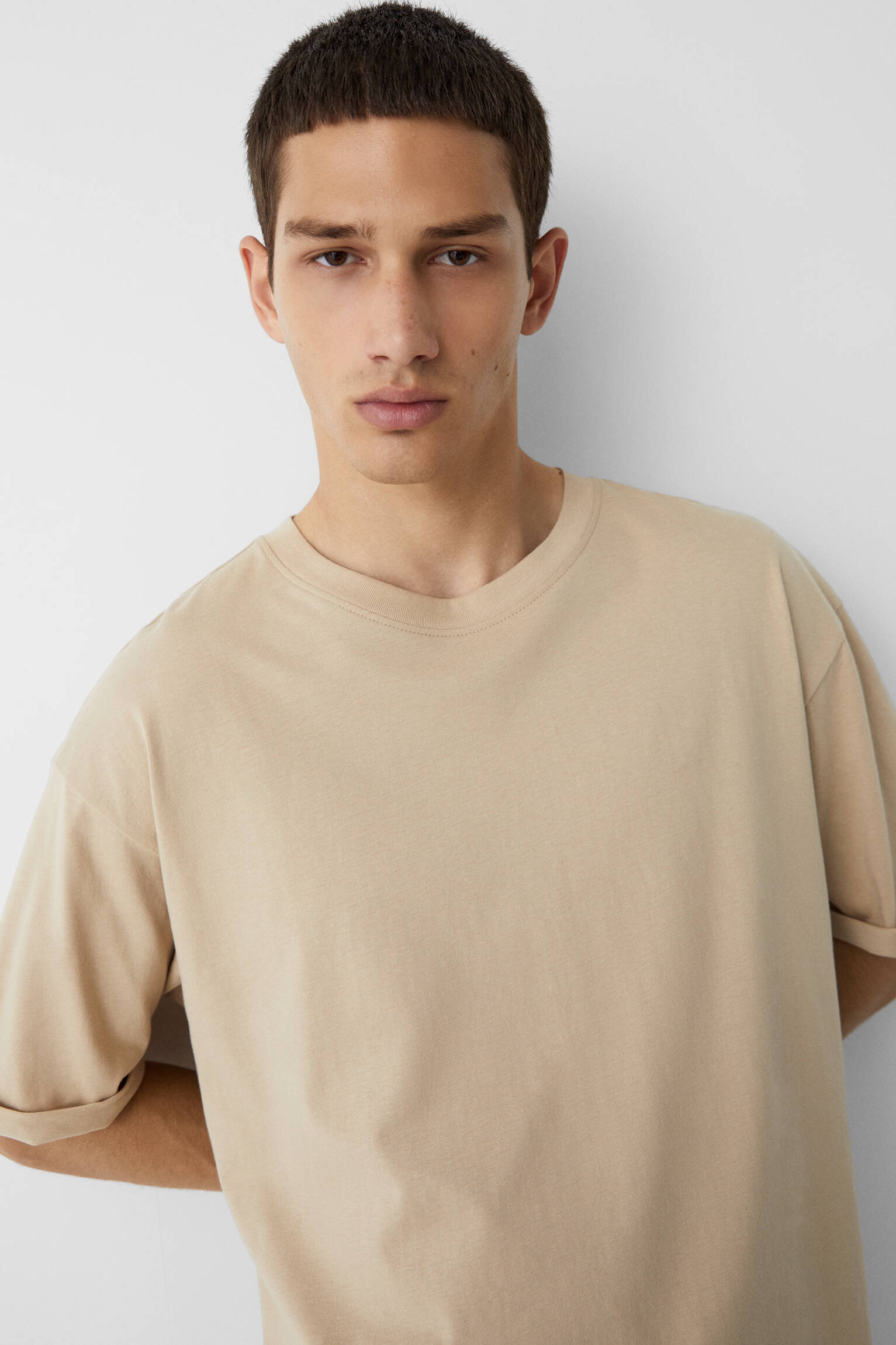 CAMISETA BÁSICA DE CORTE COMPRIDO - Cru