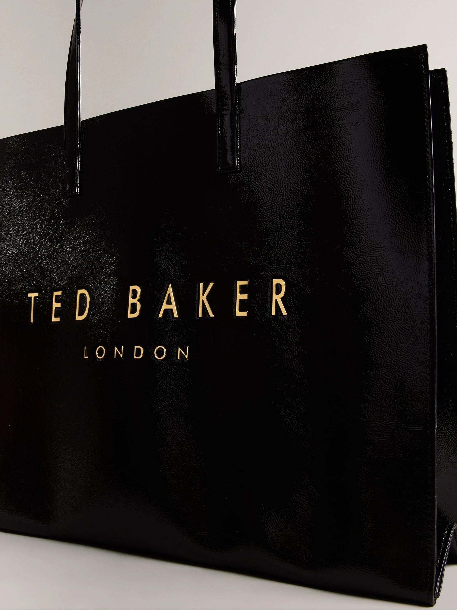 Ted Baker Crikon extra grote iconische tas met kreukeffect