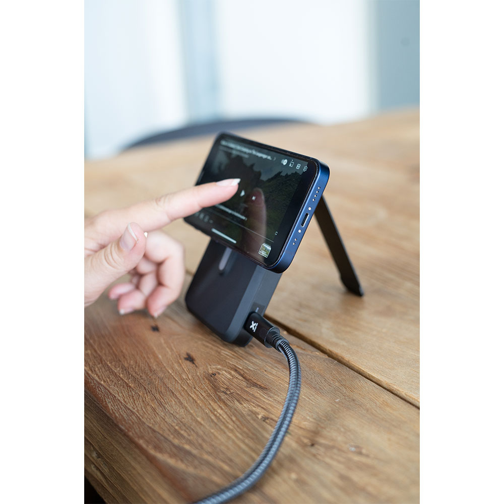 (20W) 10000mAh Fuel Series 5 Magnetische MagSafe Powerbank USB C Power Delivery Ladegerät   Kickstand (FS5W101) - Schwarz