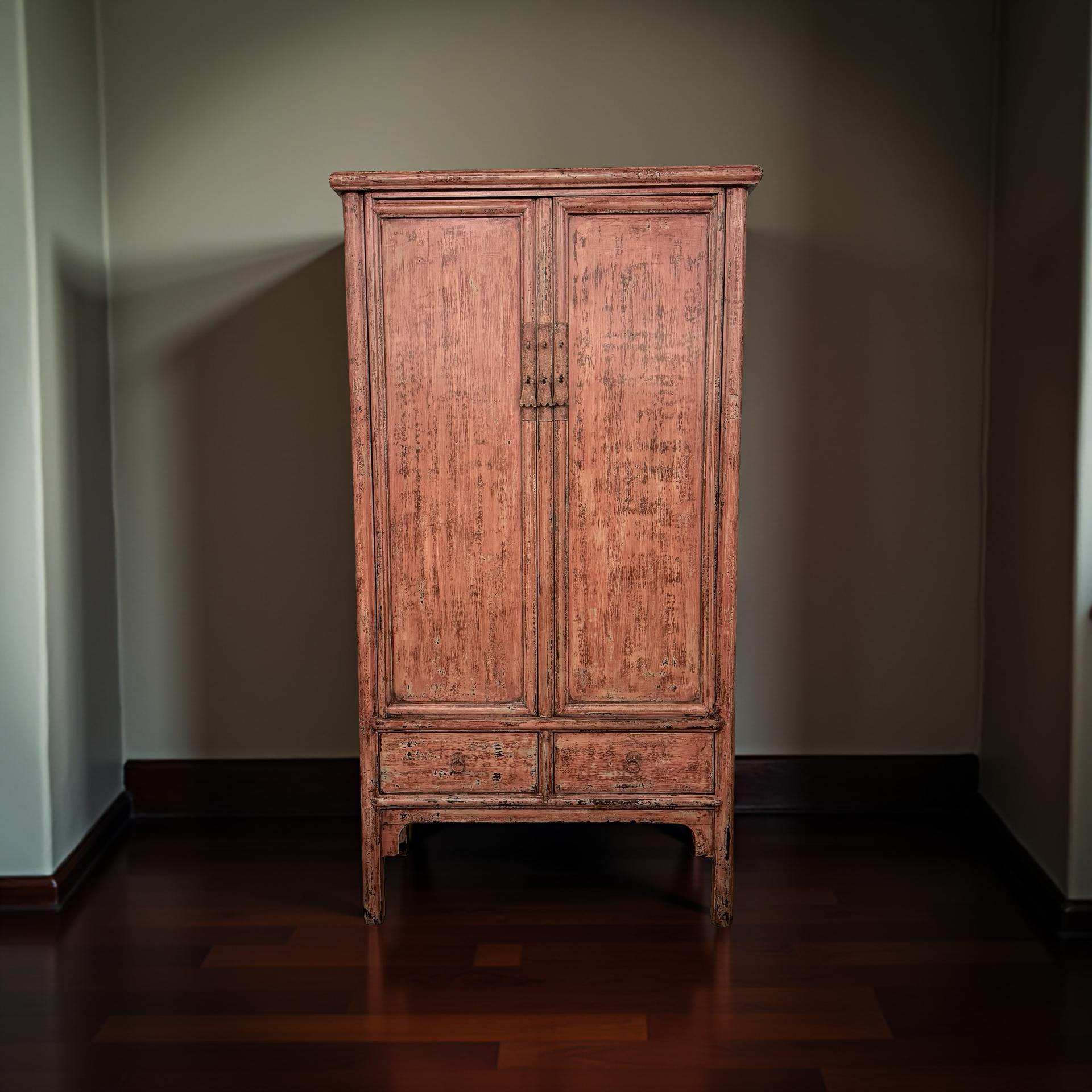 Wandkast 2 deur 4 la roze/rood uniek