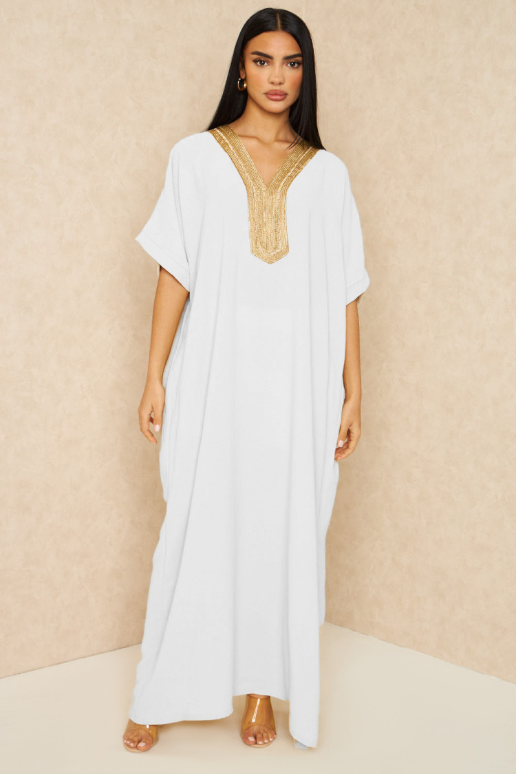 Abaya blanche à broderies dorées