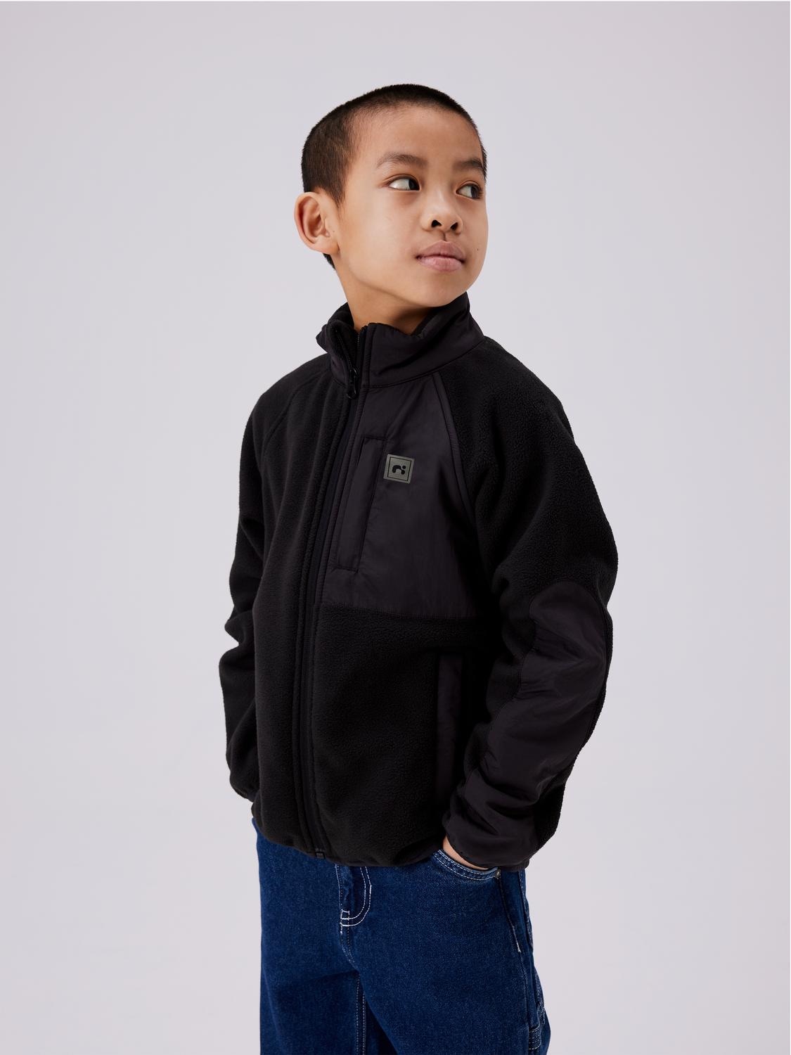 Name It Fleecejacke »NKNMYLES FLEECE JACKET NOOS« ohne Kapuze im Materialmix und cooler Colorblocking-Optik