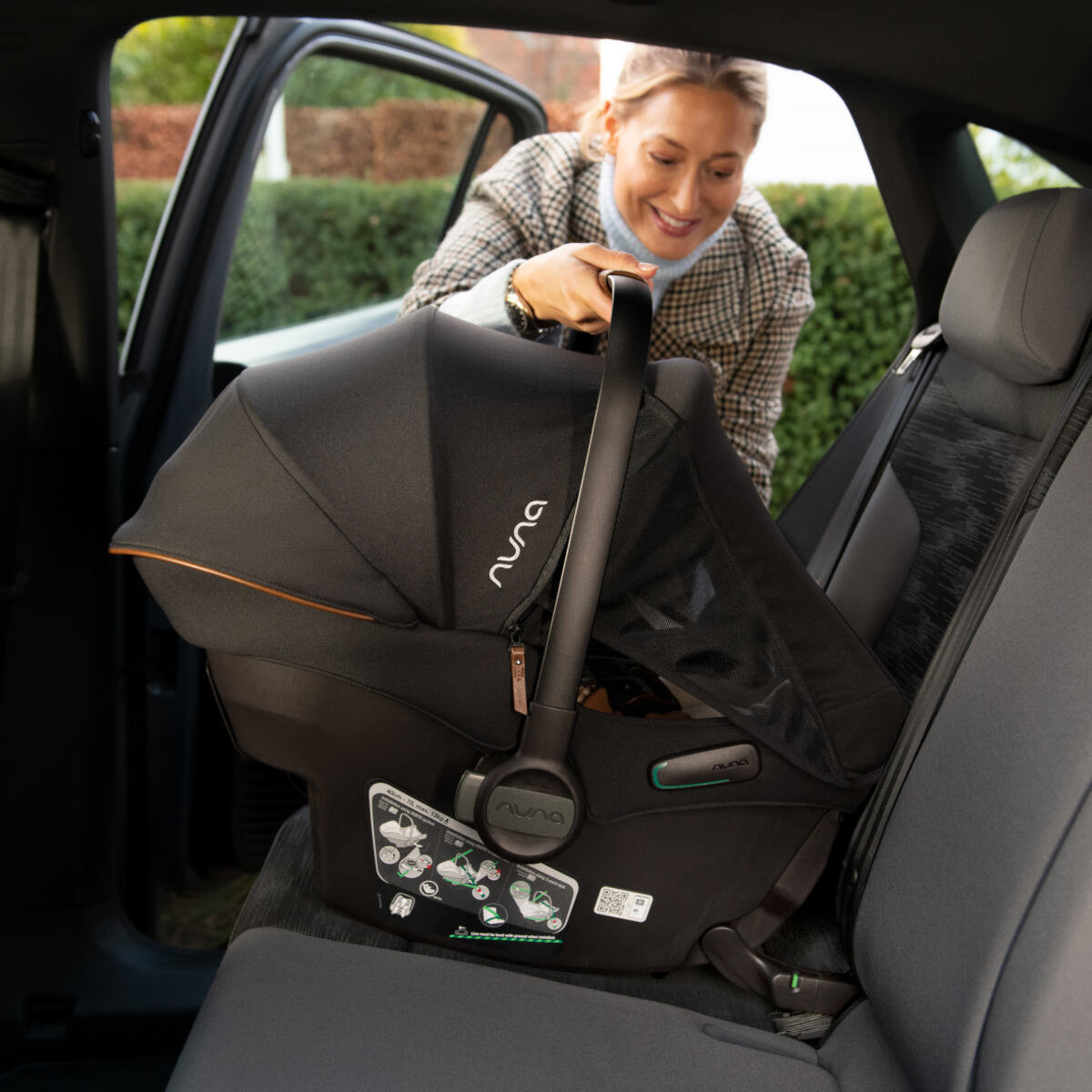 Nuna Nuna Babyschale Pipa Urbn mit integriertem Isofix