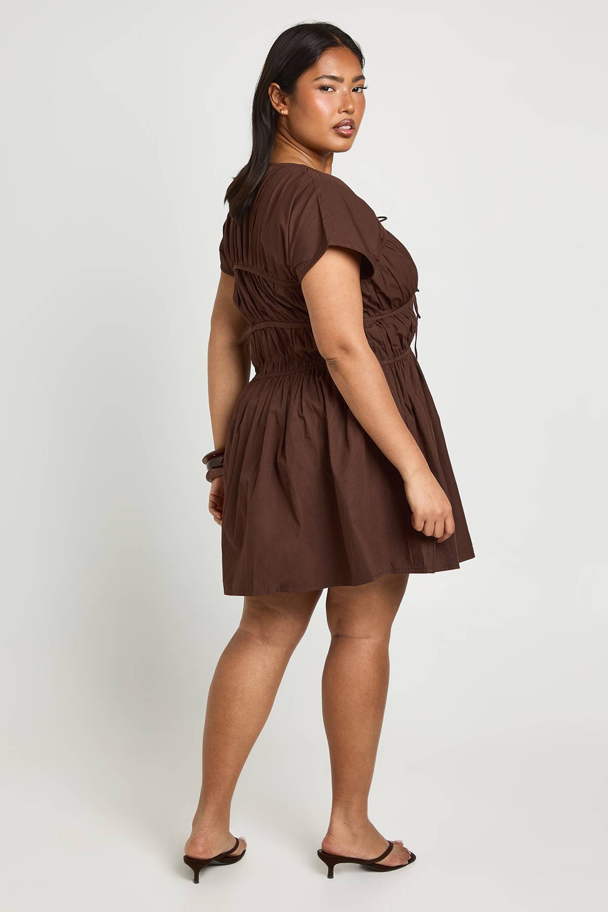 boohoo Robe Mini Froncée En Popeline De Coton Grande Taille