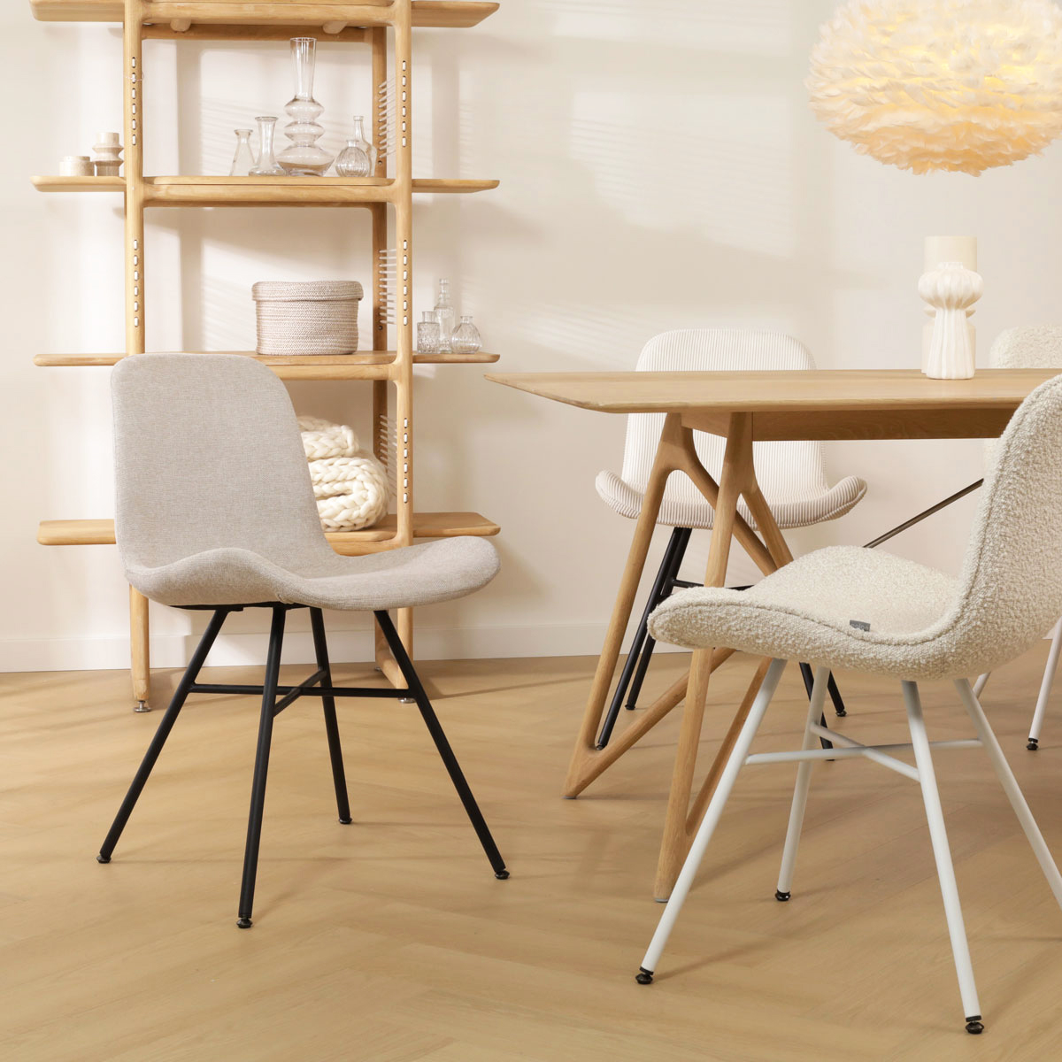 Eetkamerstoel Noa-Fé beige - zwart onderstel - set van 2