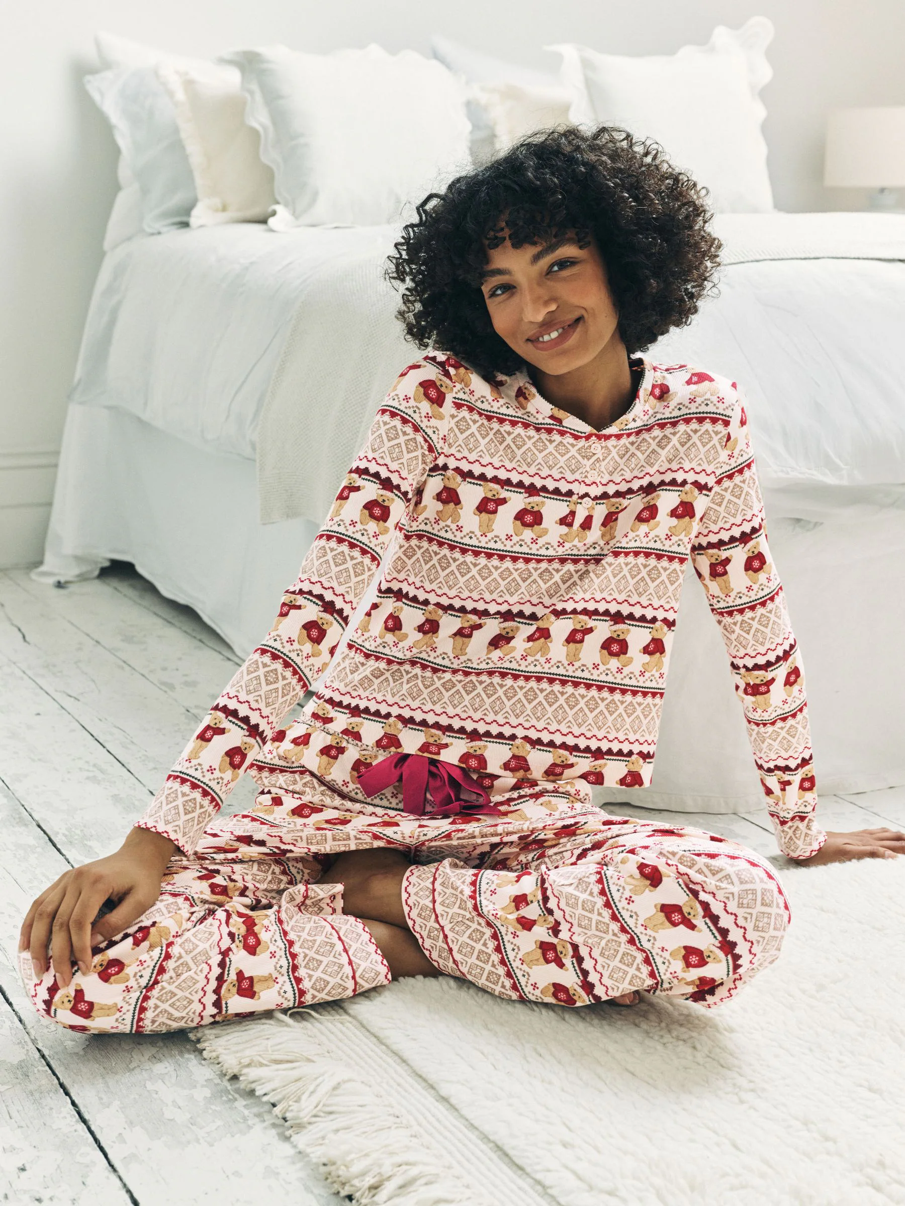 Chelsea Peers lange pyjamaset met kerstprint van The Bear en Fair Isle