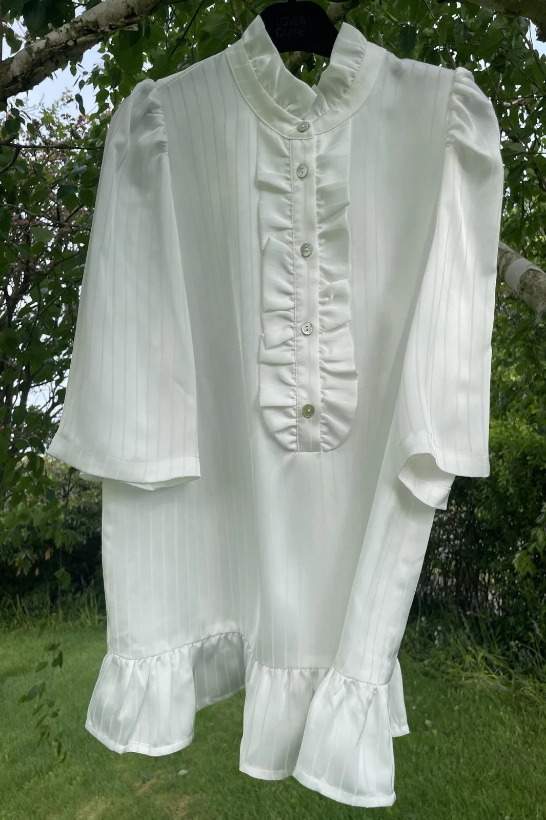 Love & Divine Love1002-2 00 white