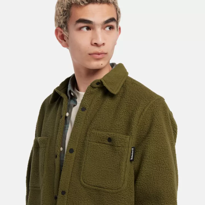 Sobretudo utilitário de lã de pelo alto para homens na cor verde.