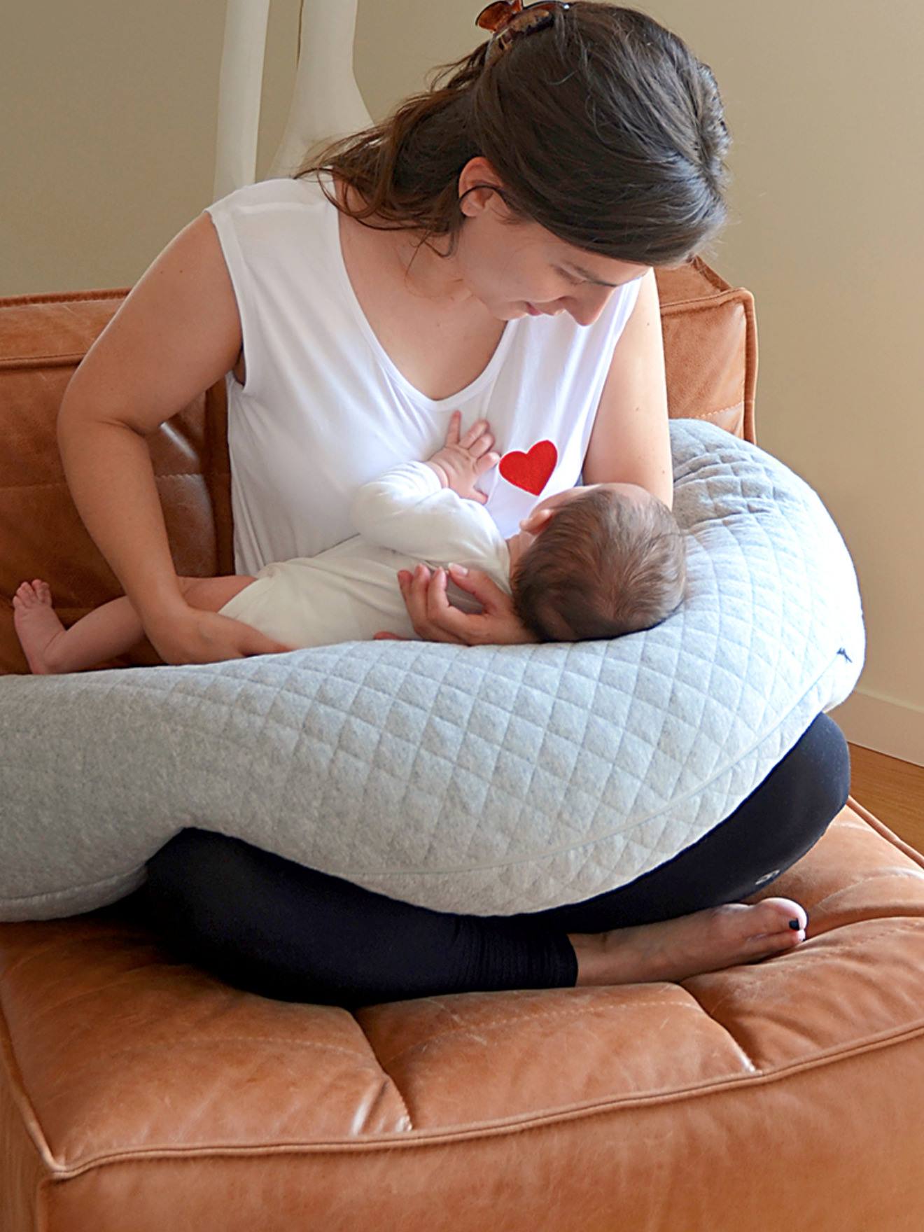 Almofada de amamentação e maternidade BEABA Big Flopsy, cinza