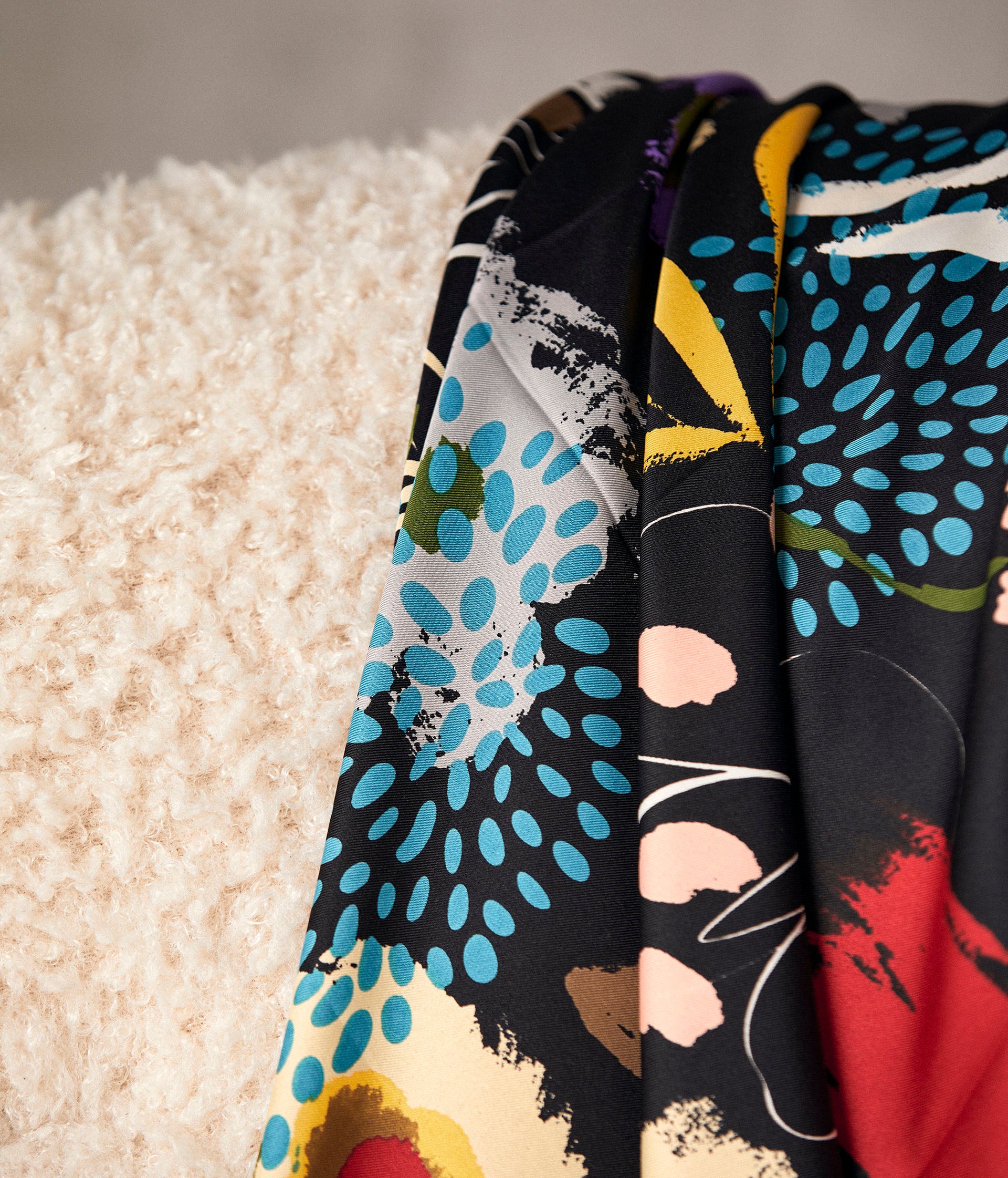 Foulard noir fleuri Carmela
