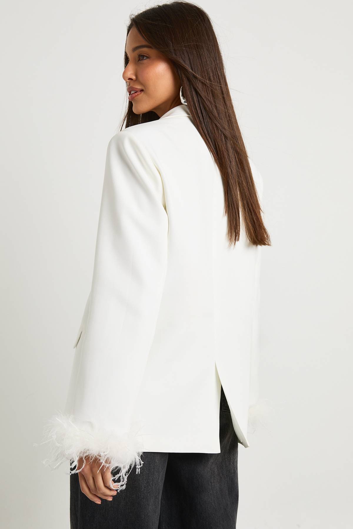 boohoo Blazer oversize à poignets en plumes