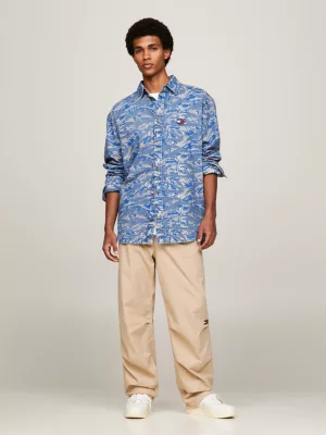 Camisa jeans oversized com estampa camuflada de tigre