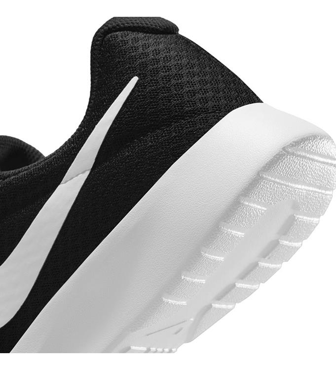 Nike Men Tanjun Sneakers