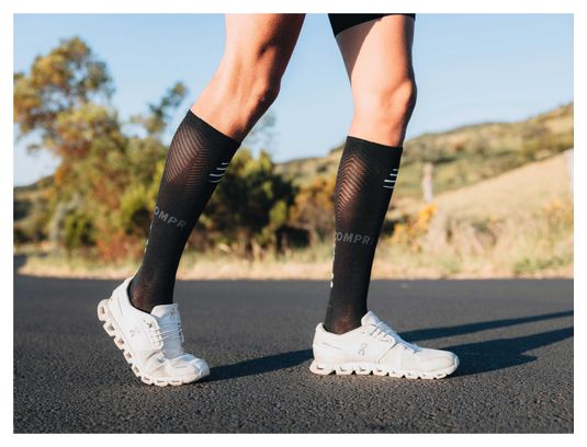 Paire de Chaussettes Compressport Full Socks Oxygen Noir