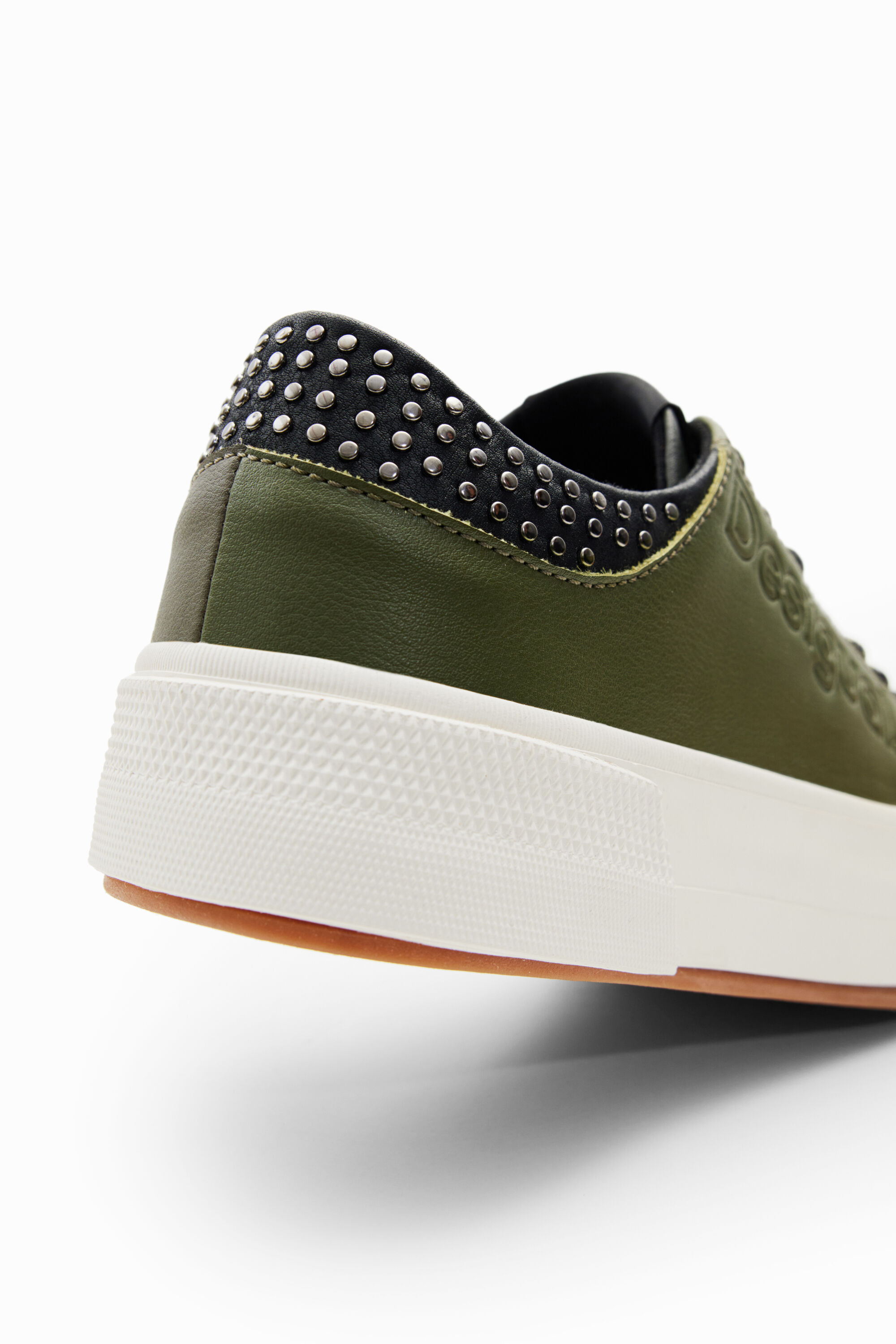 Baskets plateforme clous