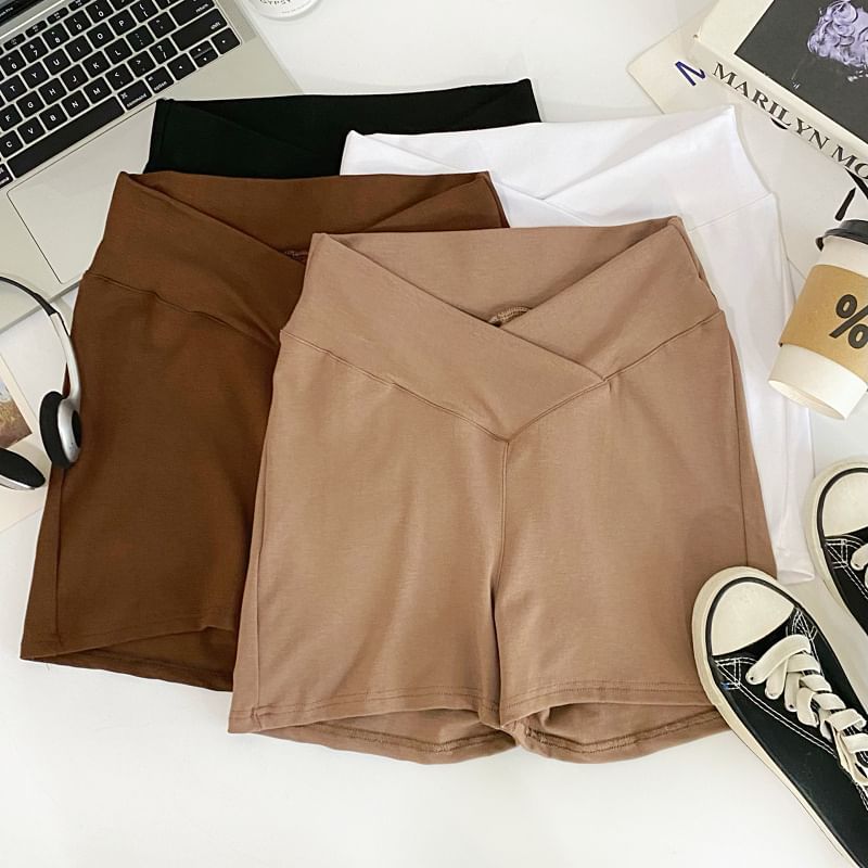 Iasia - Mid Rise Effen Skinny Shorts