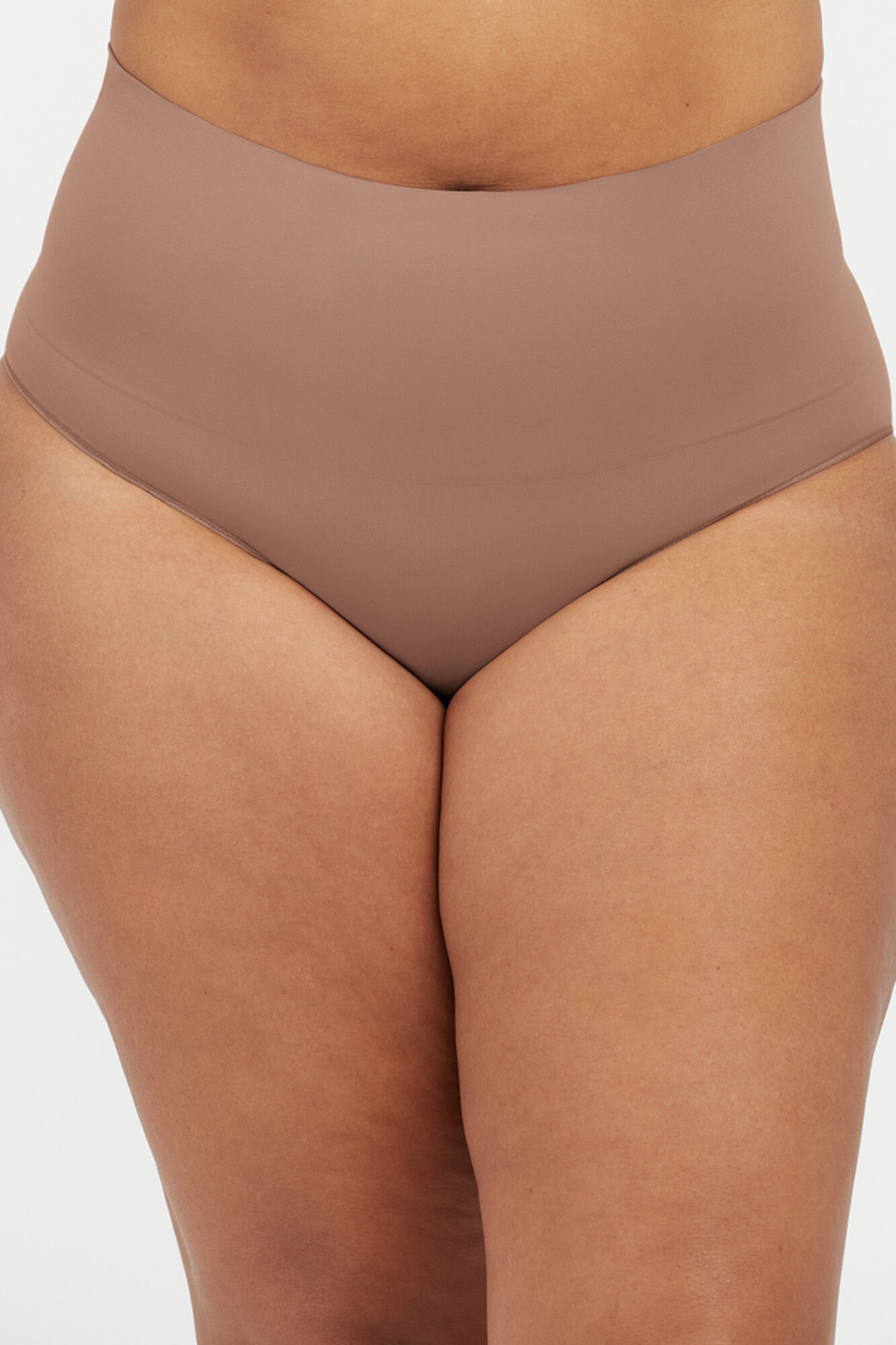 Calcinha modeladora de cintura alta feita de náilon reciclado - cor nude