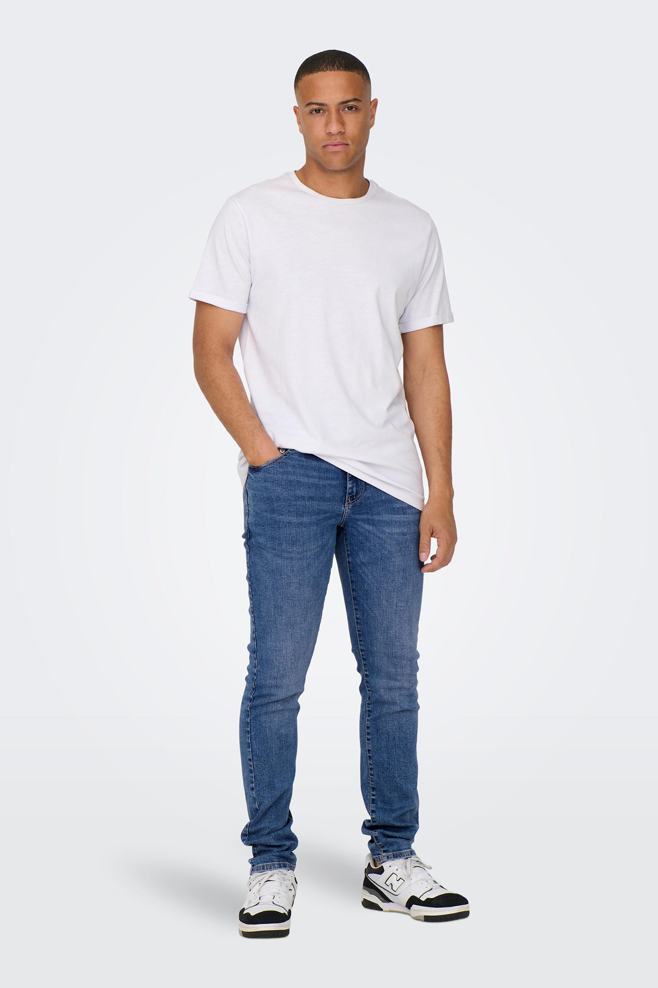 calça jeans de corte justo
