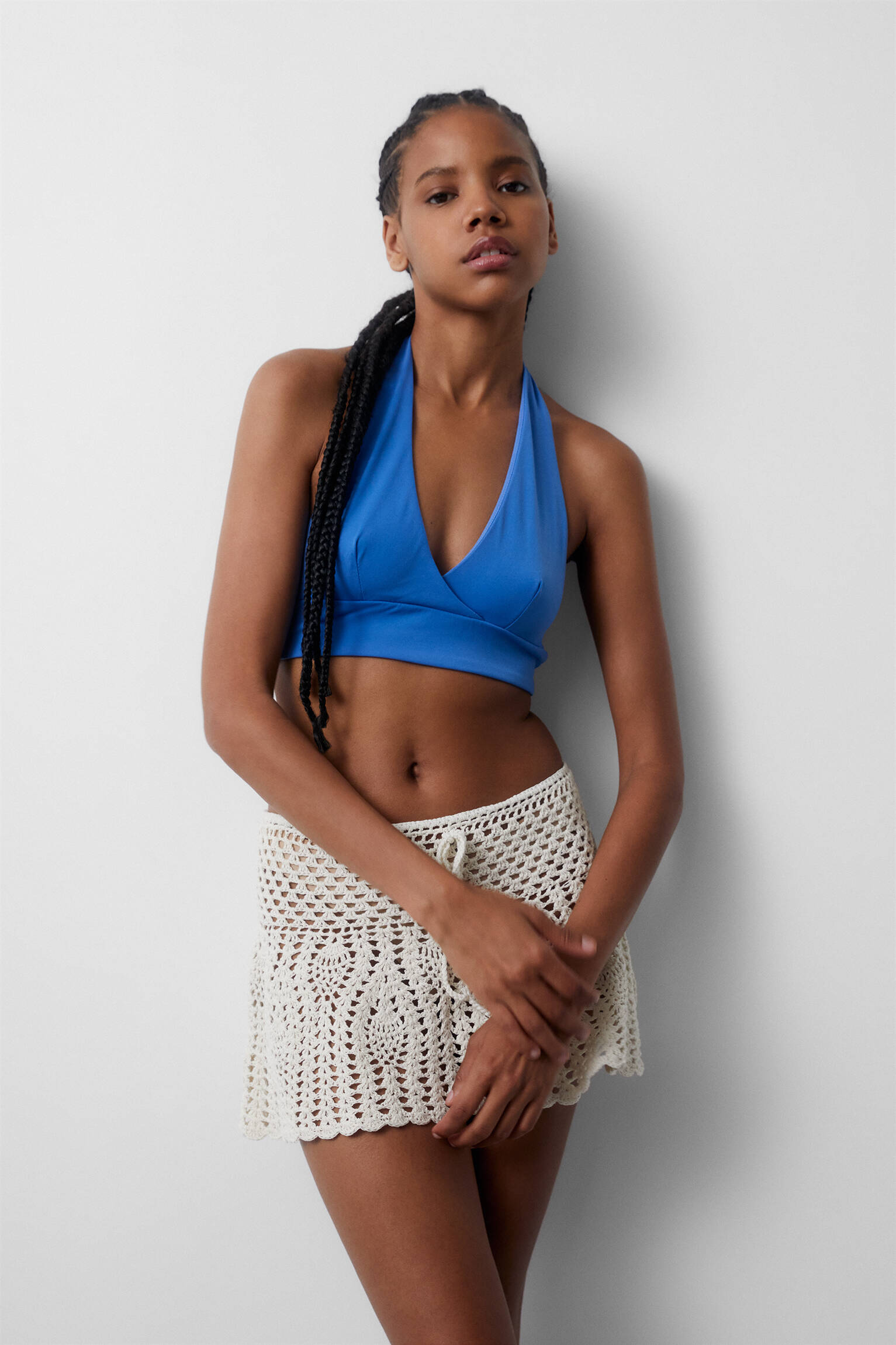 Top cropped com alças no pescoço - Azul
