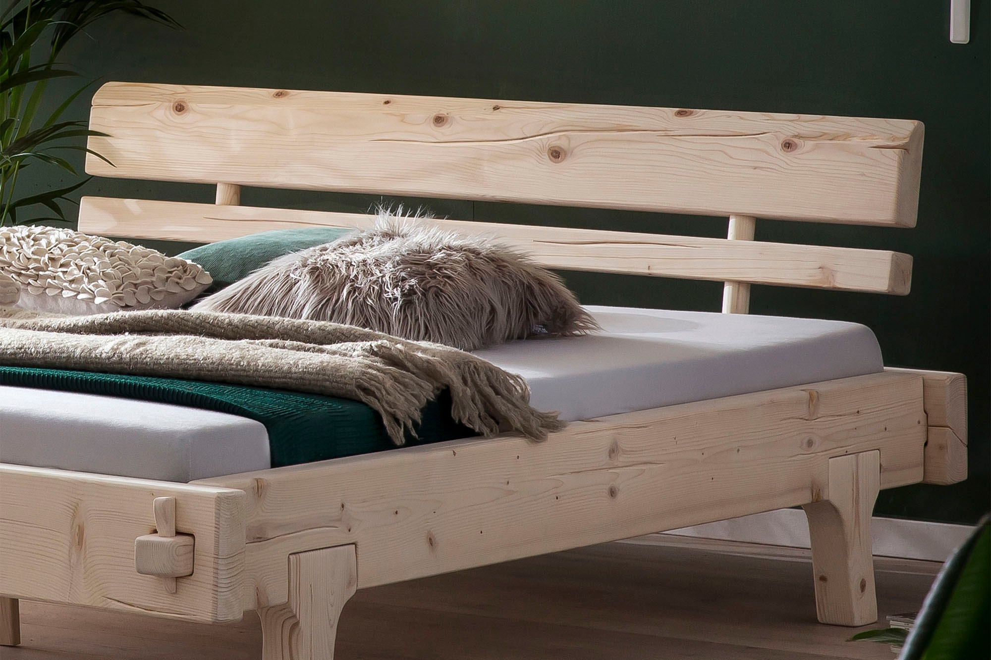 SalesFever Holzbett »Fügen Bett aus Naturholz« Massives Fichten-Balkenbett: Uriges Landhausdesign
