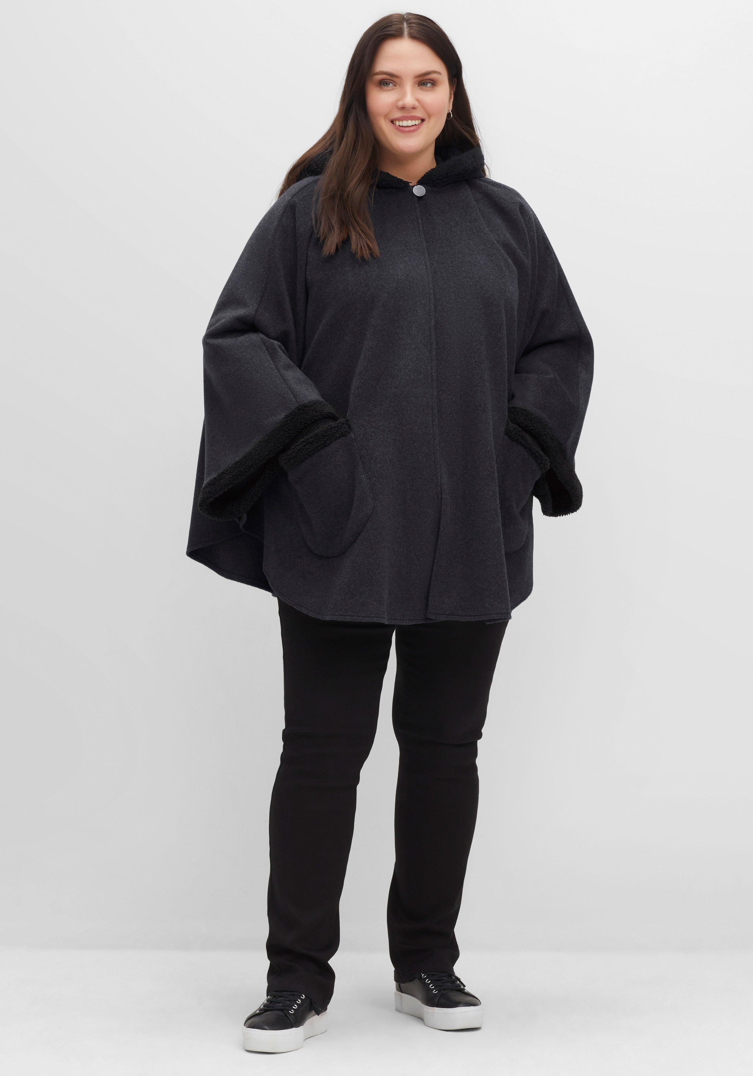 Cape mit Kapuze und Besatz aus Fellimitat