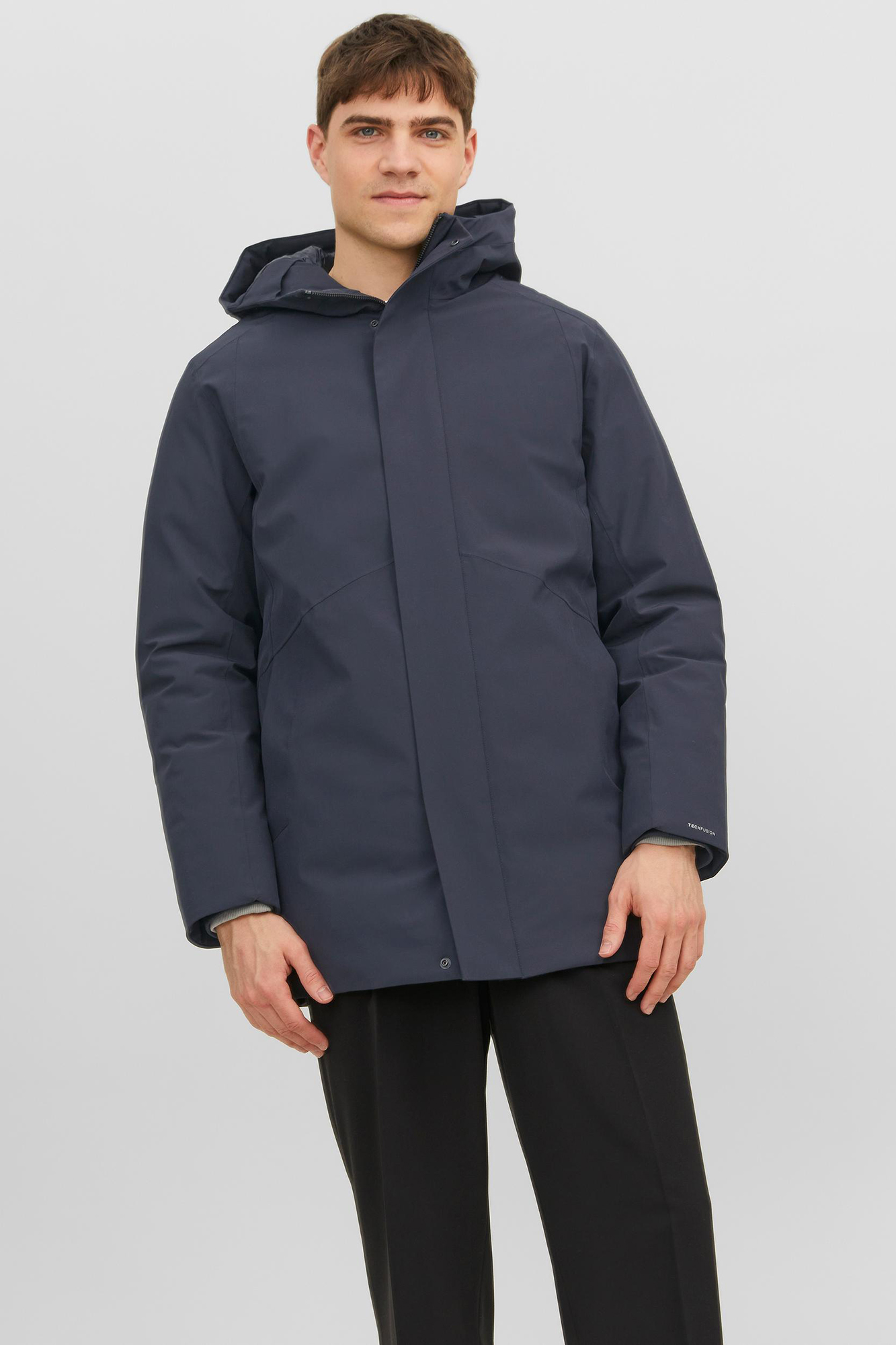Parka técnica Tech Fusion com capuz.