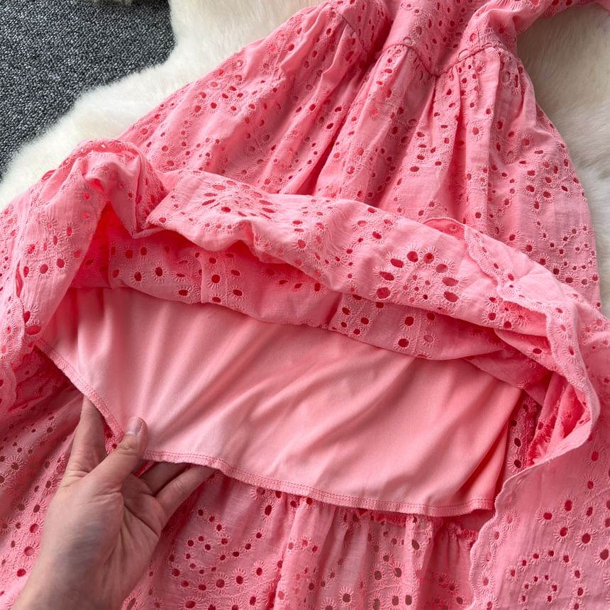 Lucuna - A-lijn maxi-jurk met korte mouwen en off-shoulder, effen borduursel en oogjes